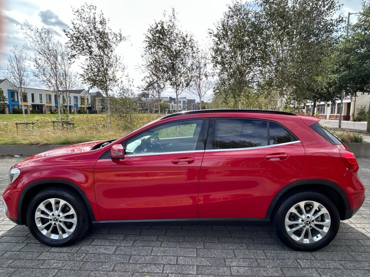 Mercedes-Benz GLA view 17
