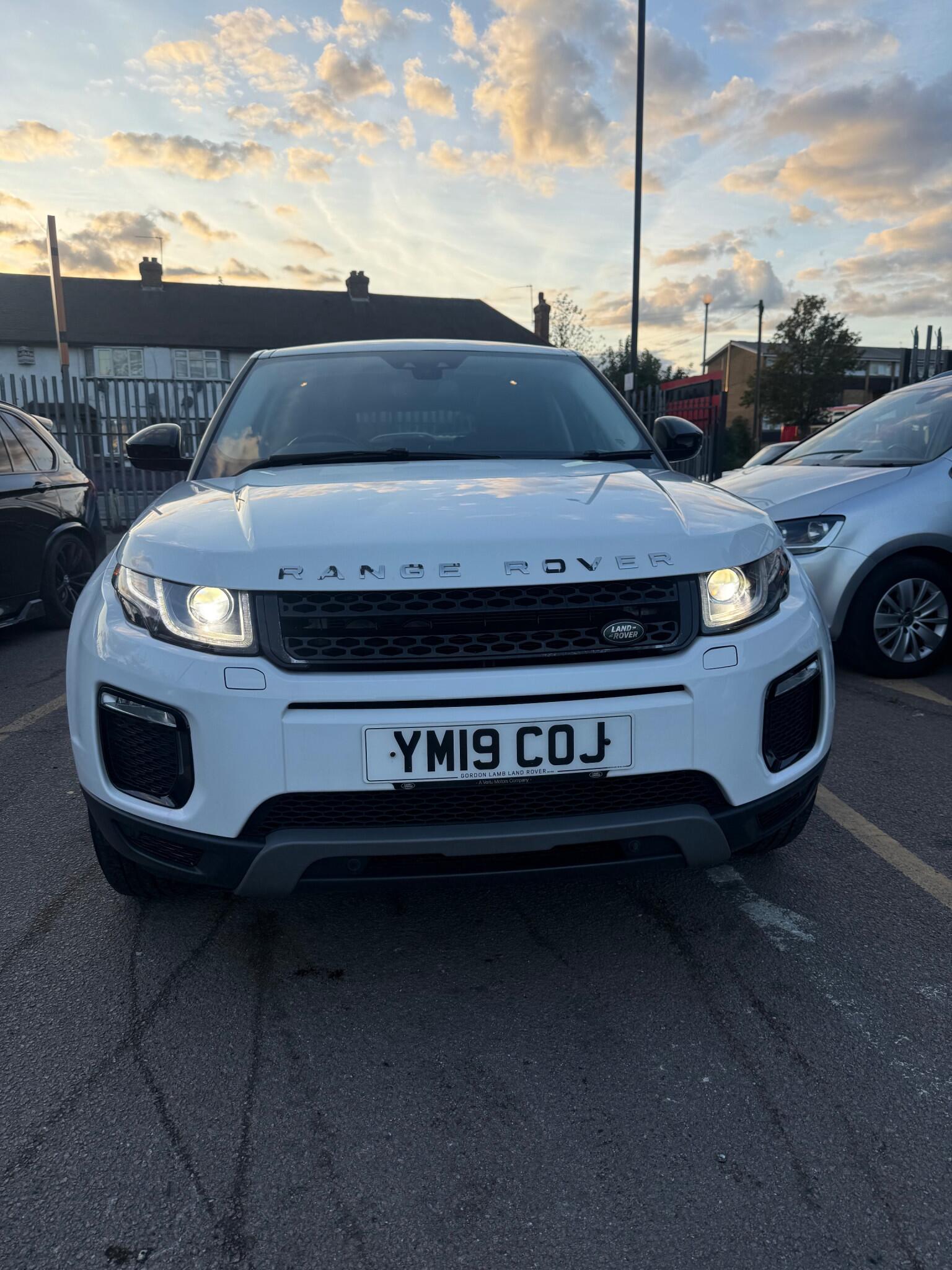 Land Rover Range Rover Evoque view 3
