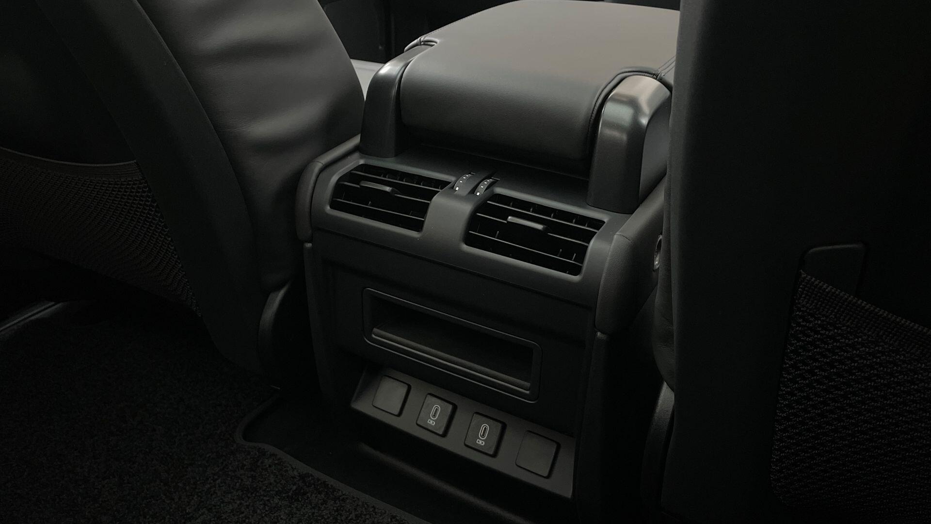 Land Rover Defender view 18