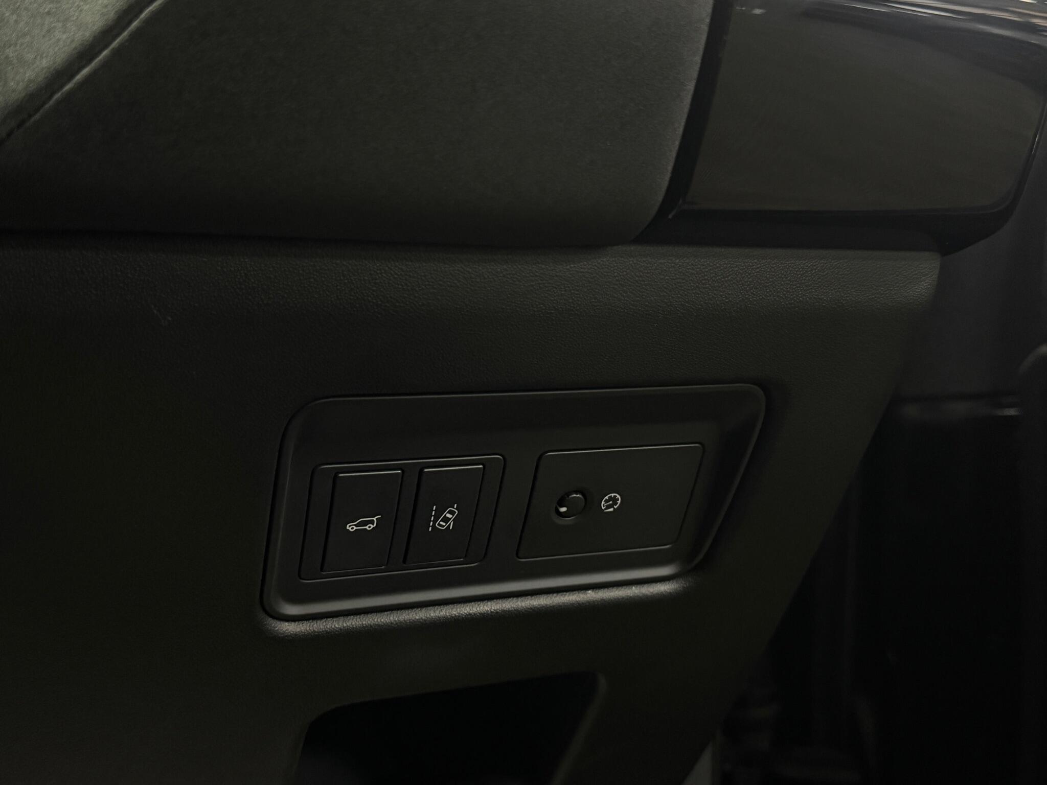 Land Rover Discovery view 38