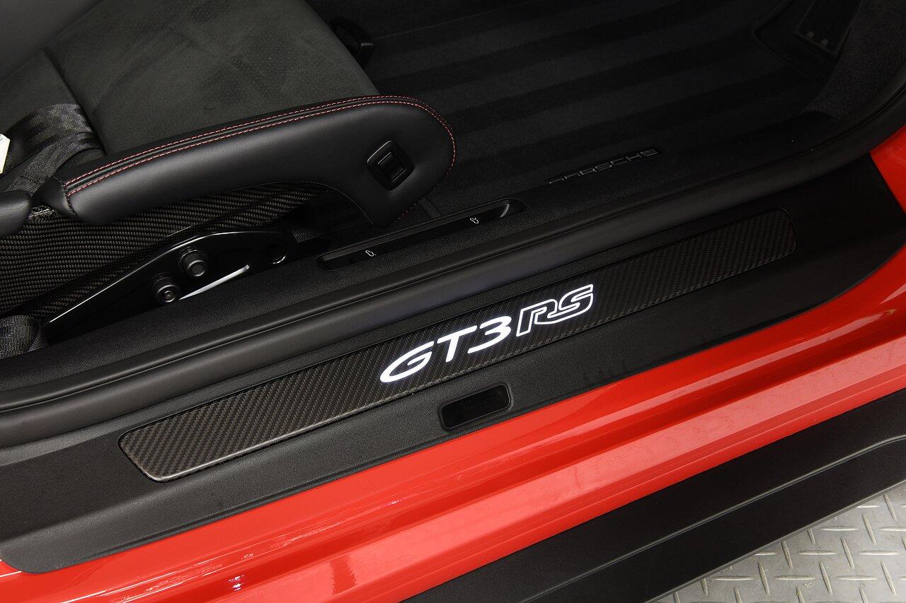 Porsche 911 view 28