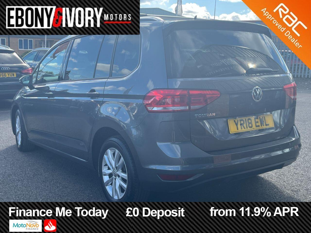 Volkswagen Touran view 3
