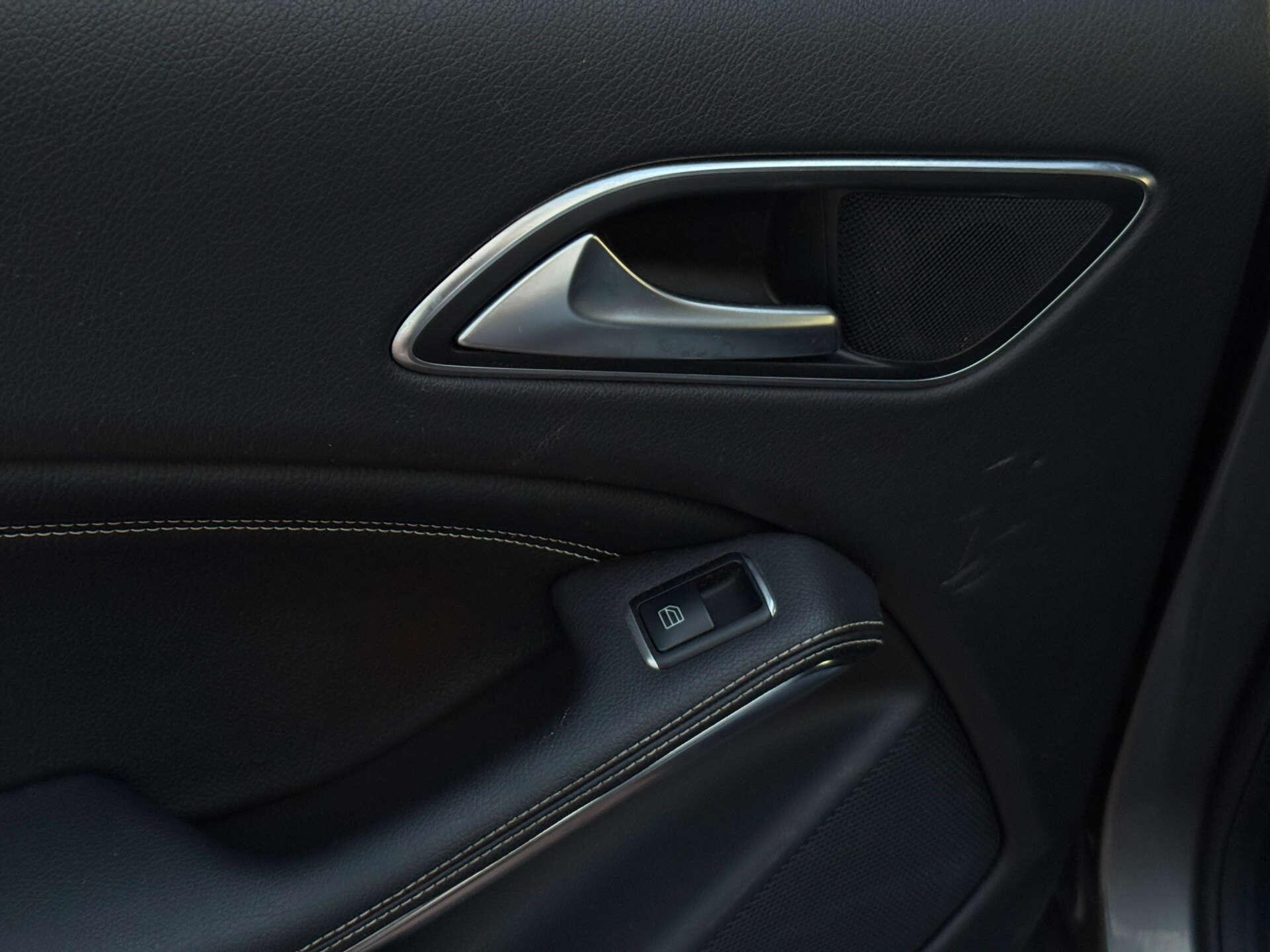 Mercedes-Benz Gla view 35