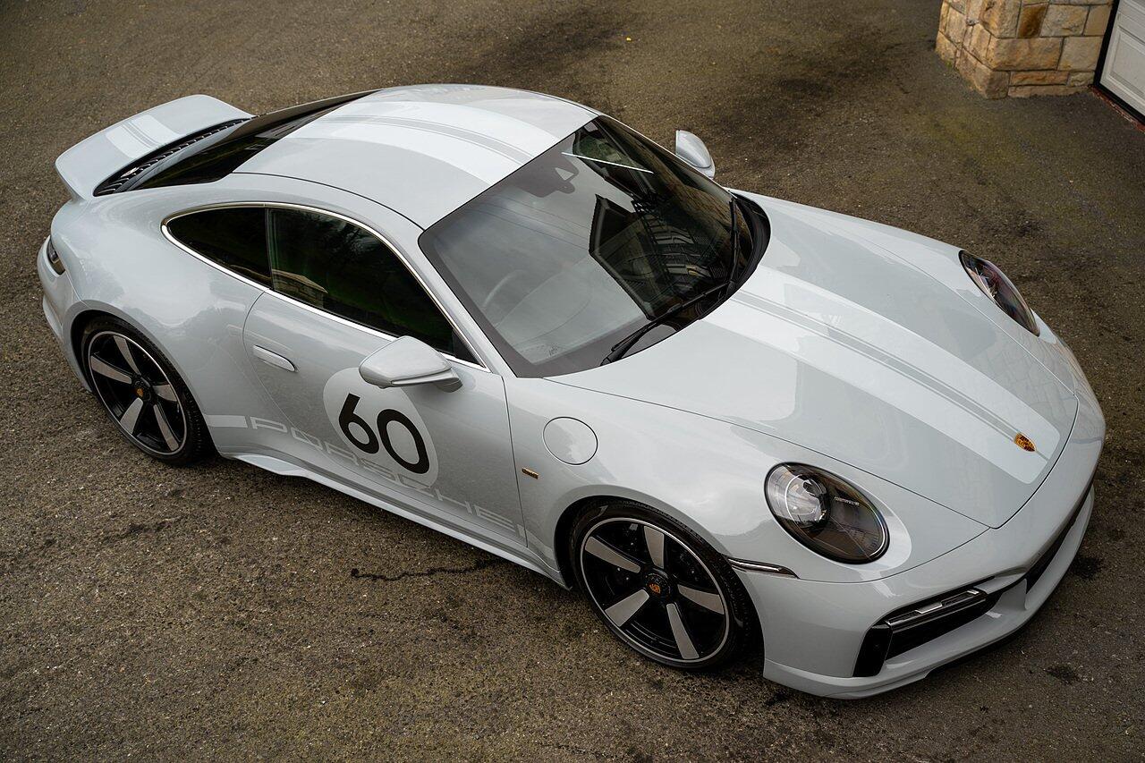 Porsche 911 view 27