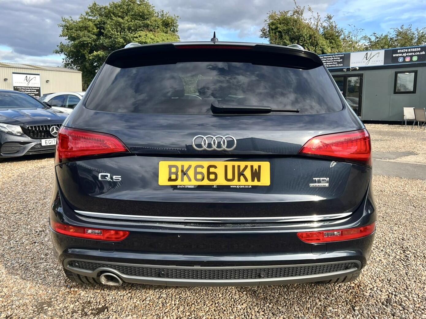 Audi Q5 view 6