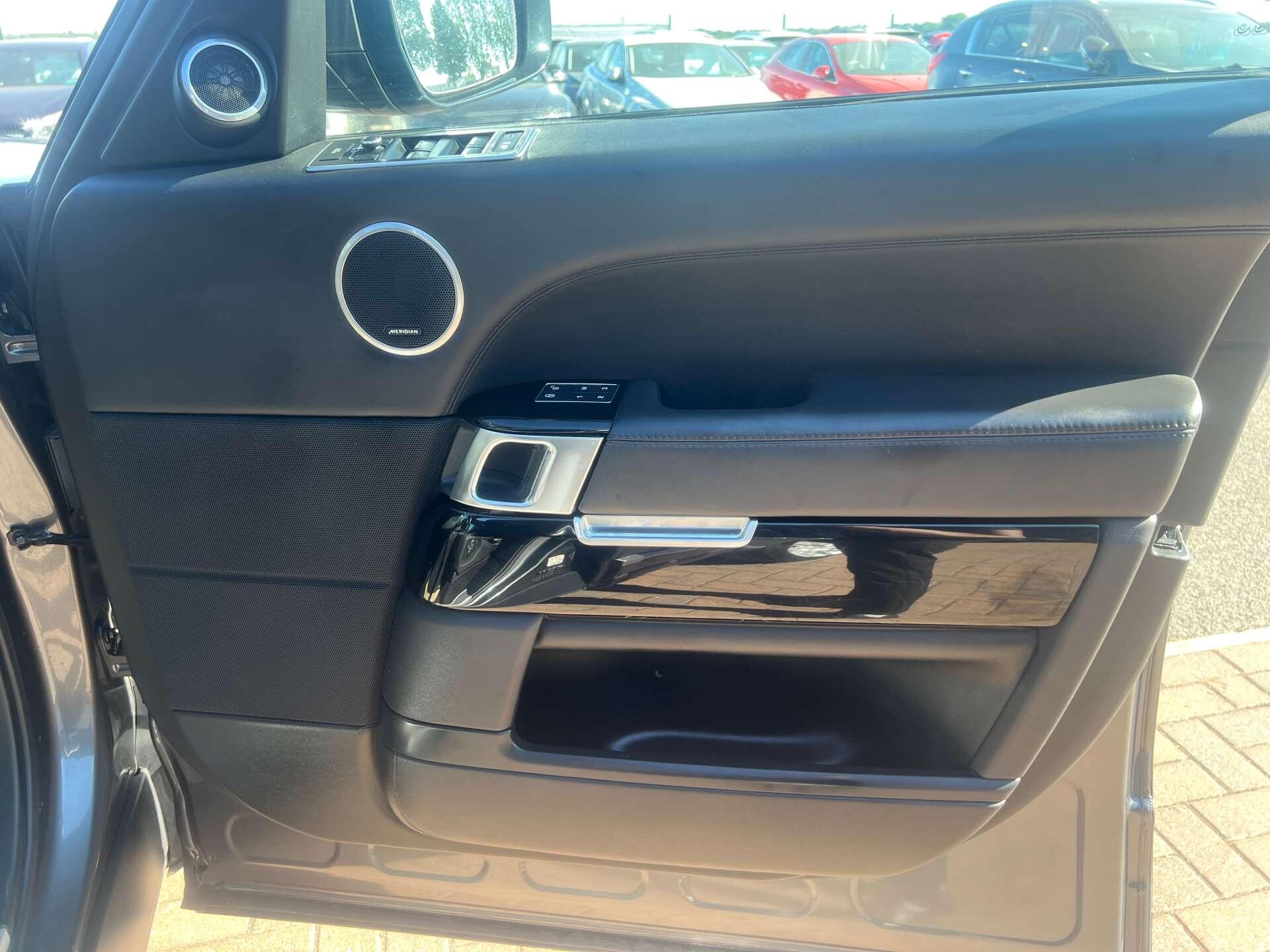 Land Rover Range Rover view 66