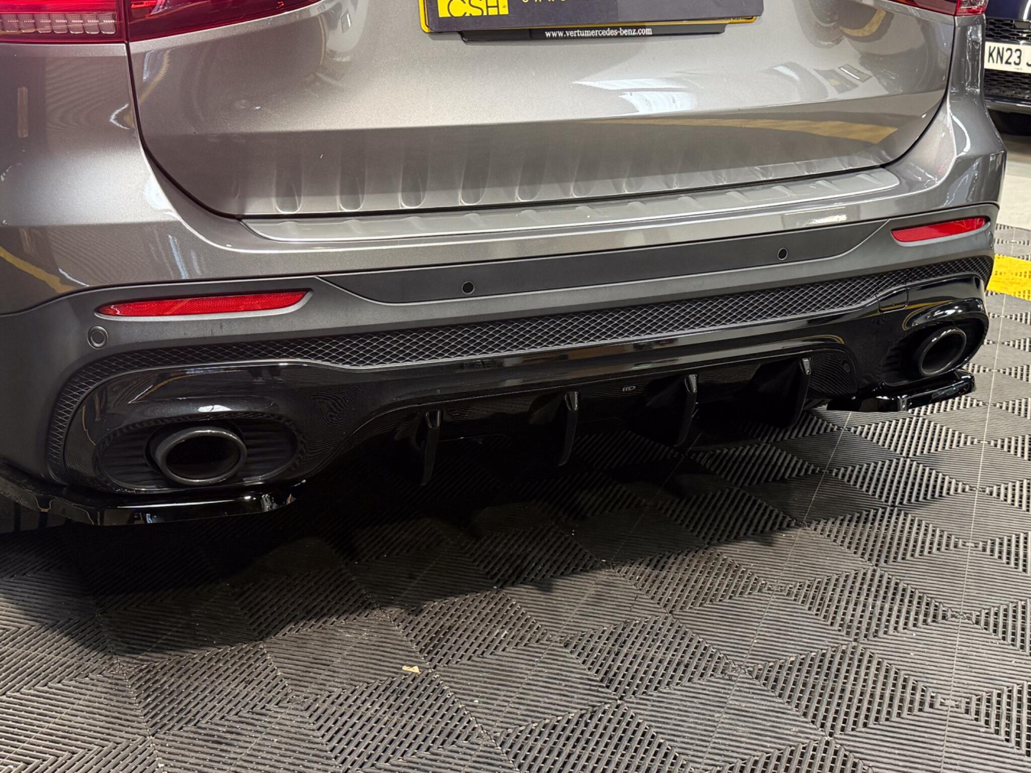 Mercedes-Benz GLB view 12