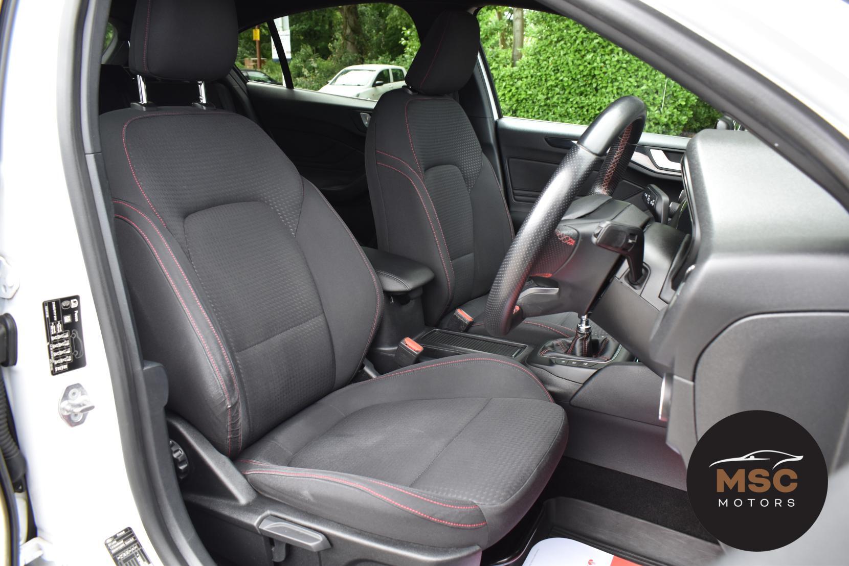 Ford Focus view 32
