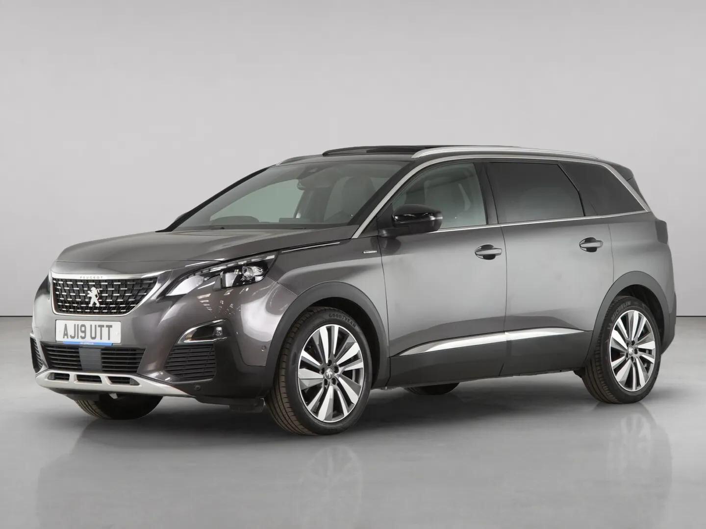 Peugeot 5008 view 2