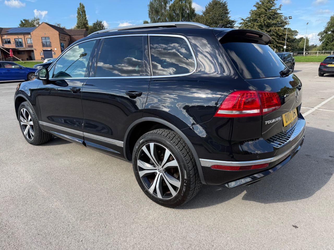 Volkswagen Touareg view 20