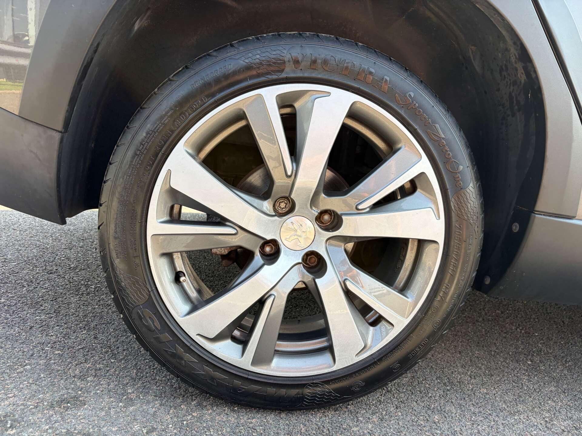 Peugeot 2008 view 13