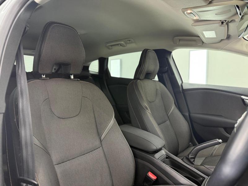2013 Volvo V40 Cross Country image 21