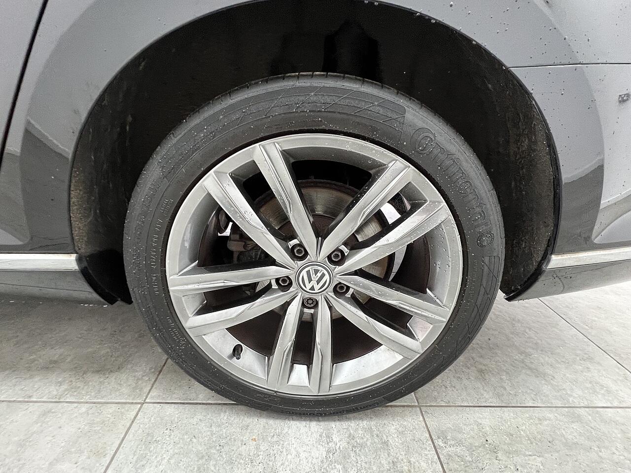Volkswagen Passat view 20