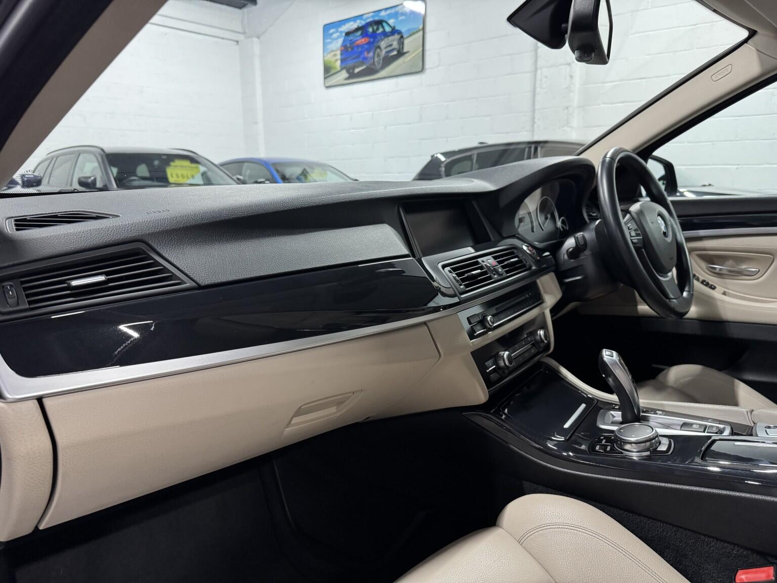 BMW 5 Series view 10