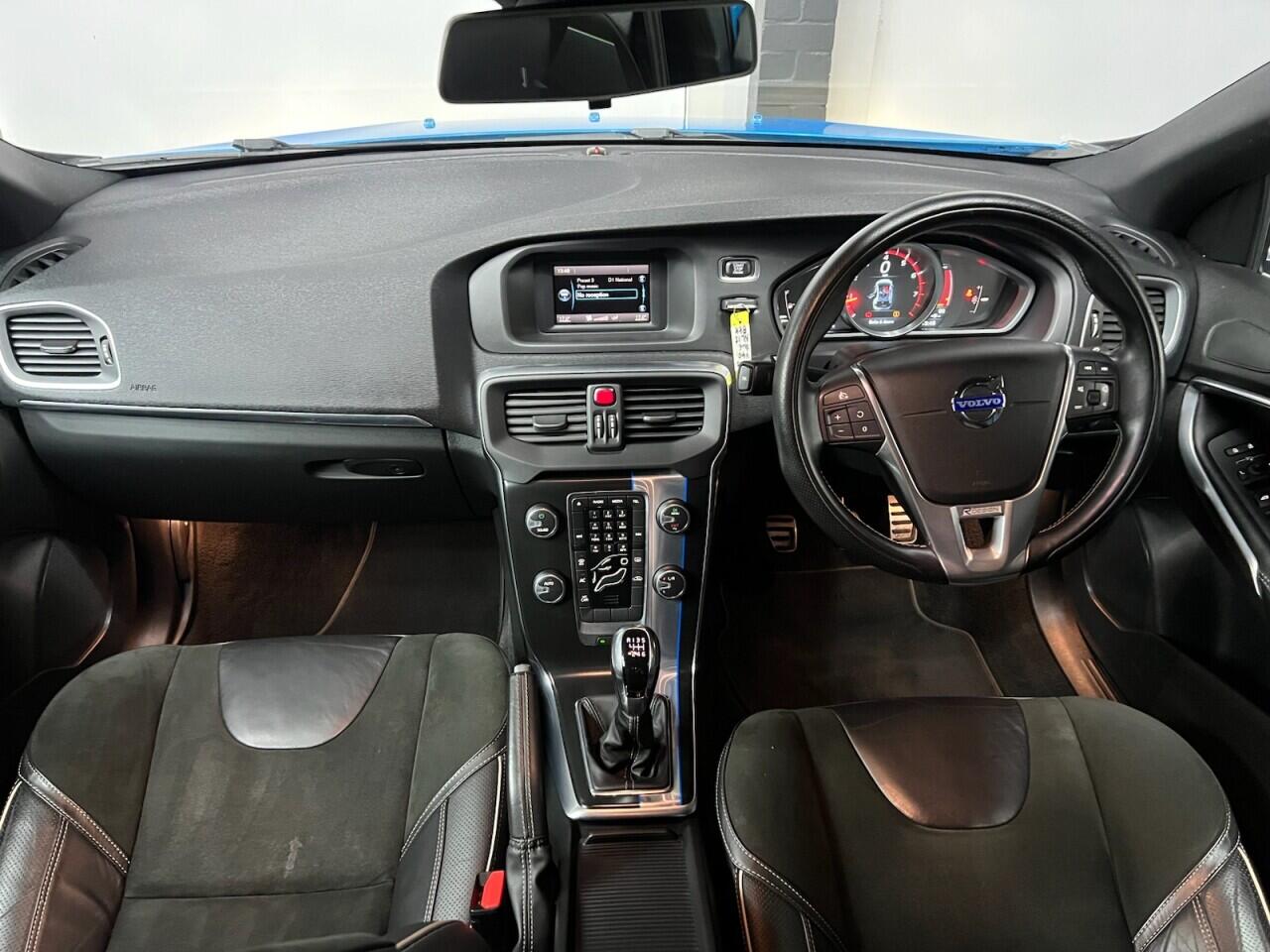 Volvo V40 view 2