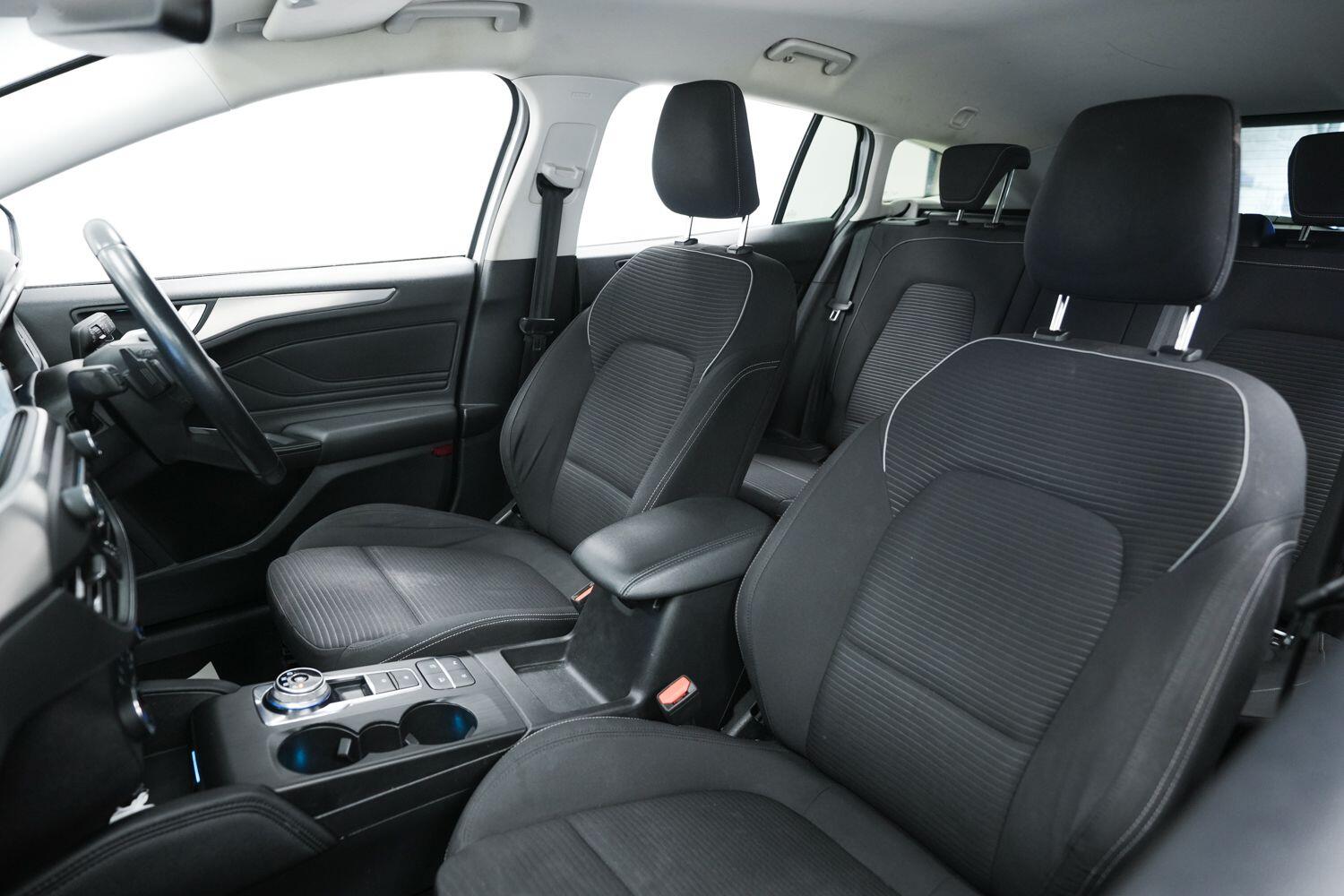 Ford Focus view 20