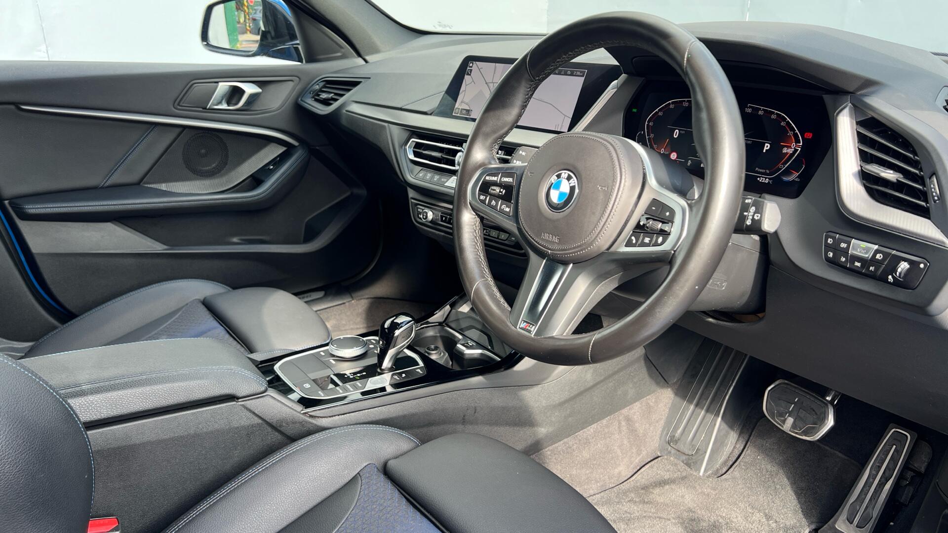 BMW 1 Series view 6