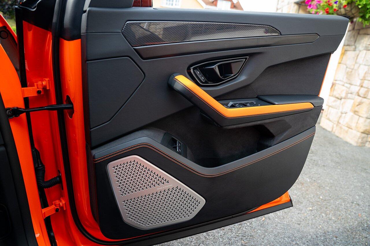 Lamborghini Urus view 63