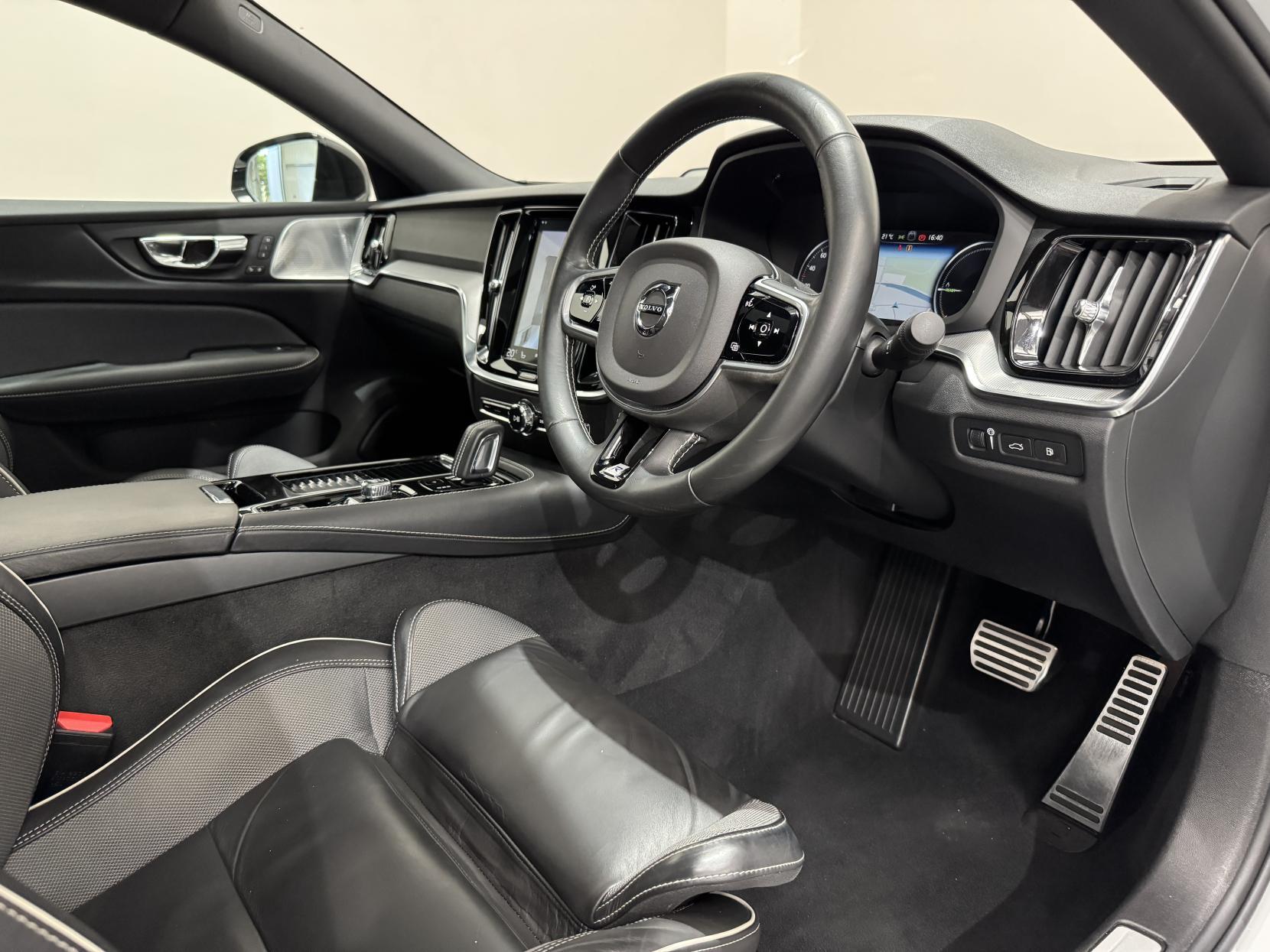 Volvo S60 view 20