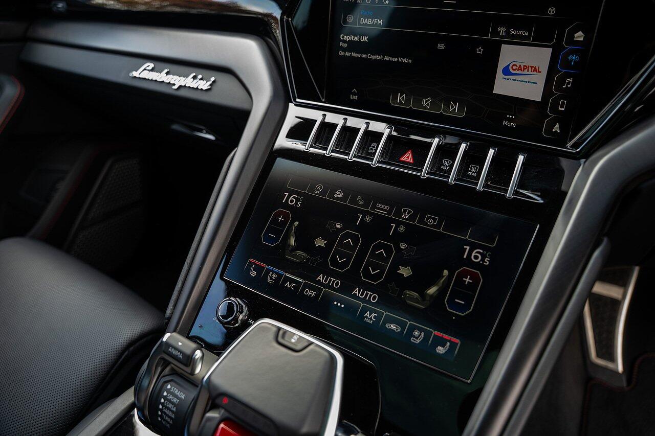 Lamborghini Urus view 65