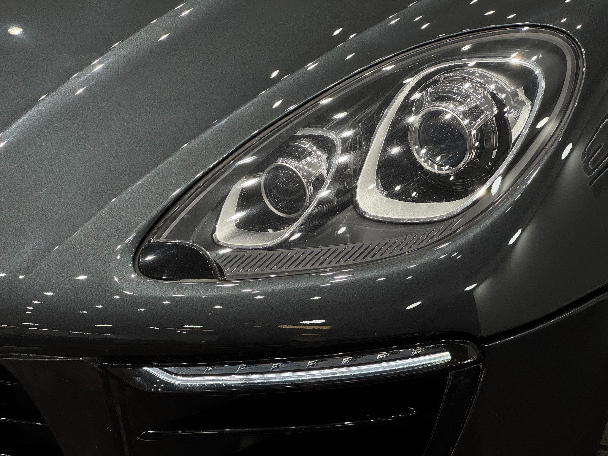 Porsche Macan view 8