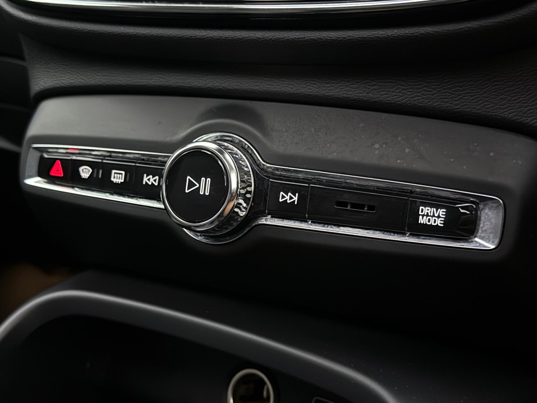 Volvo XC40 view 23