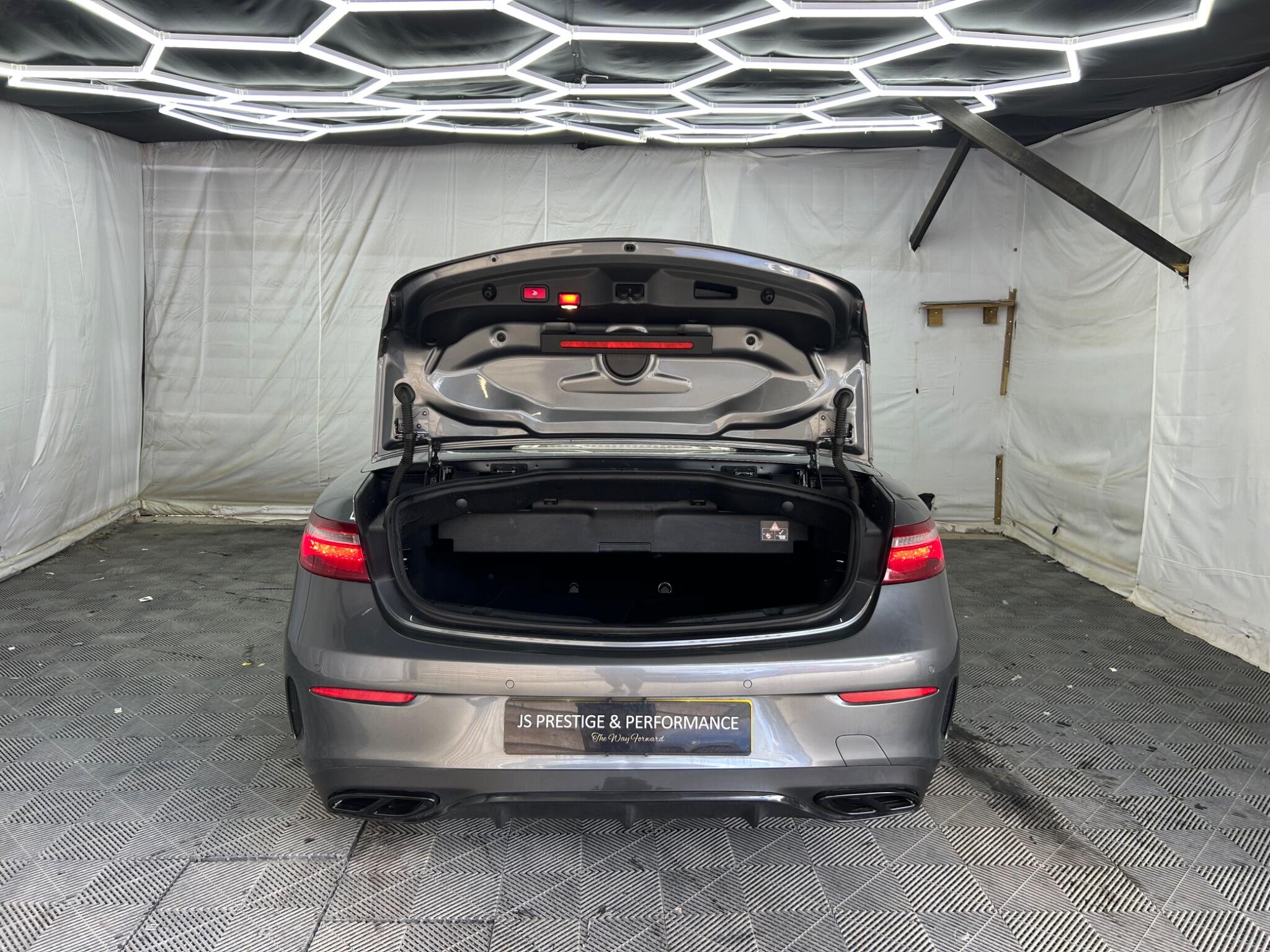 Mercedes-Benz E Class view 40