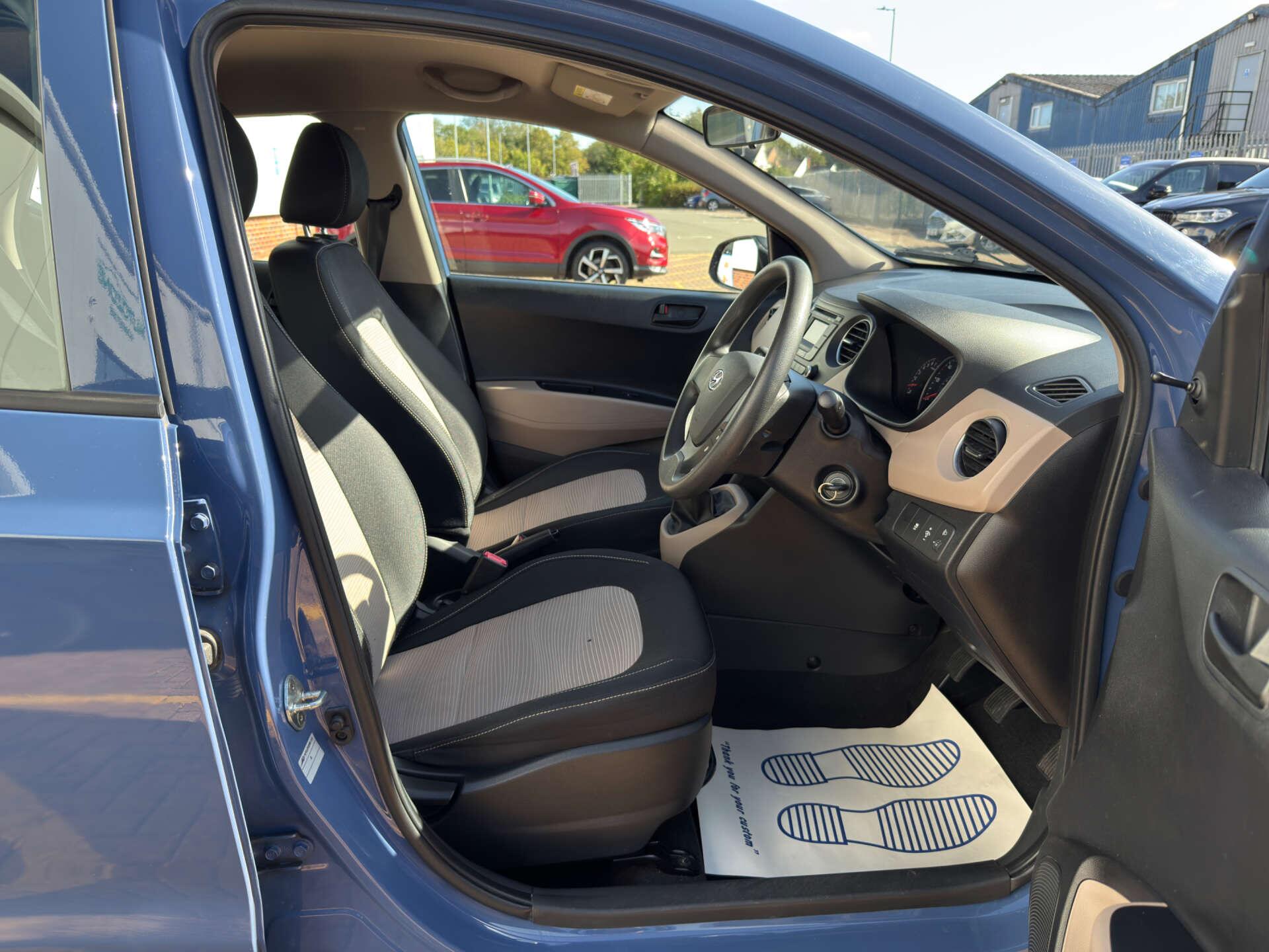 Hyundai I10 view 18