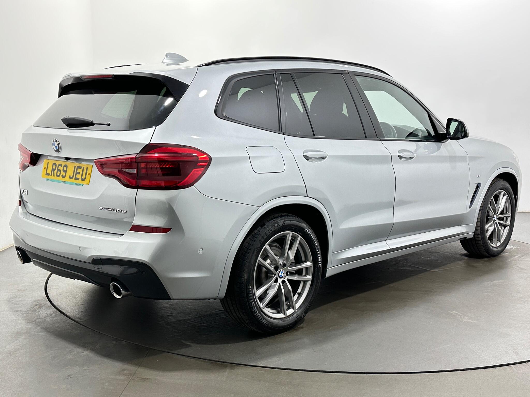 BMW X3 view 8