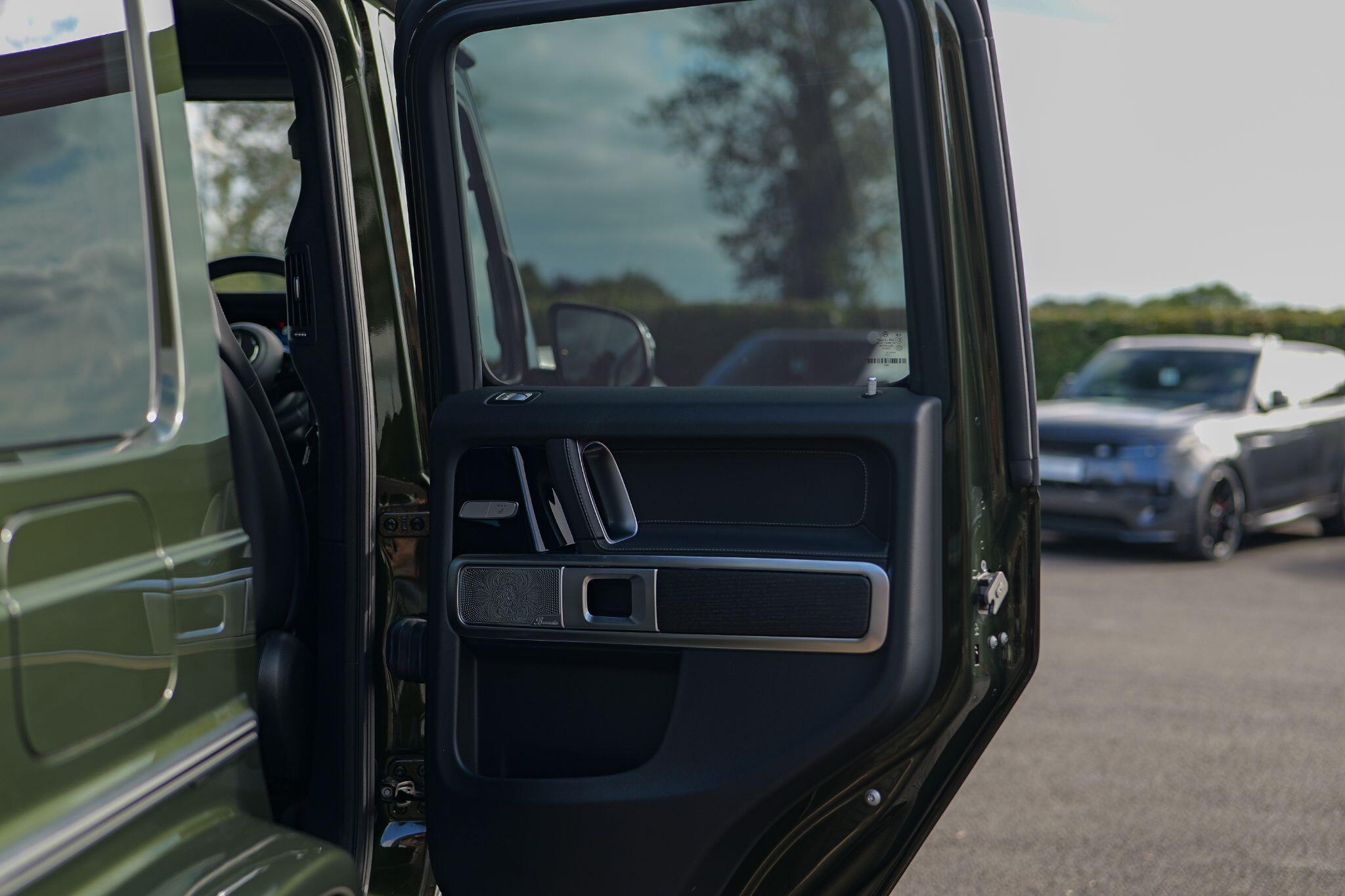 Mercedes-Benz G Class view 32