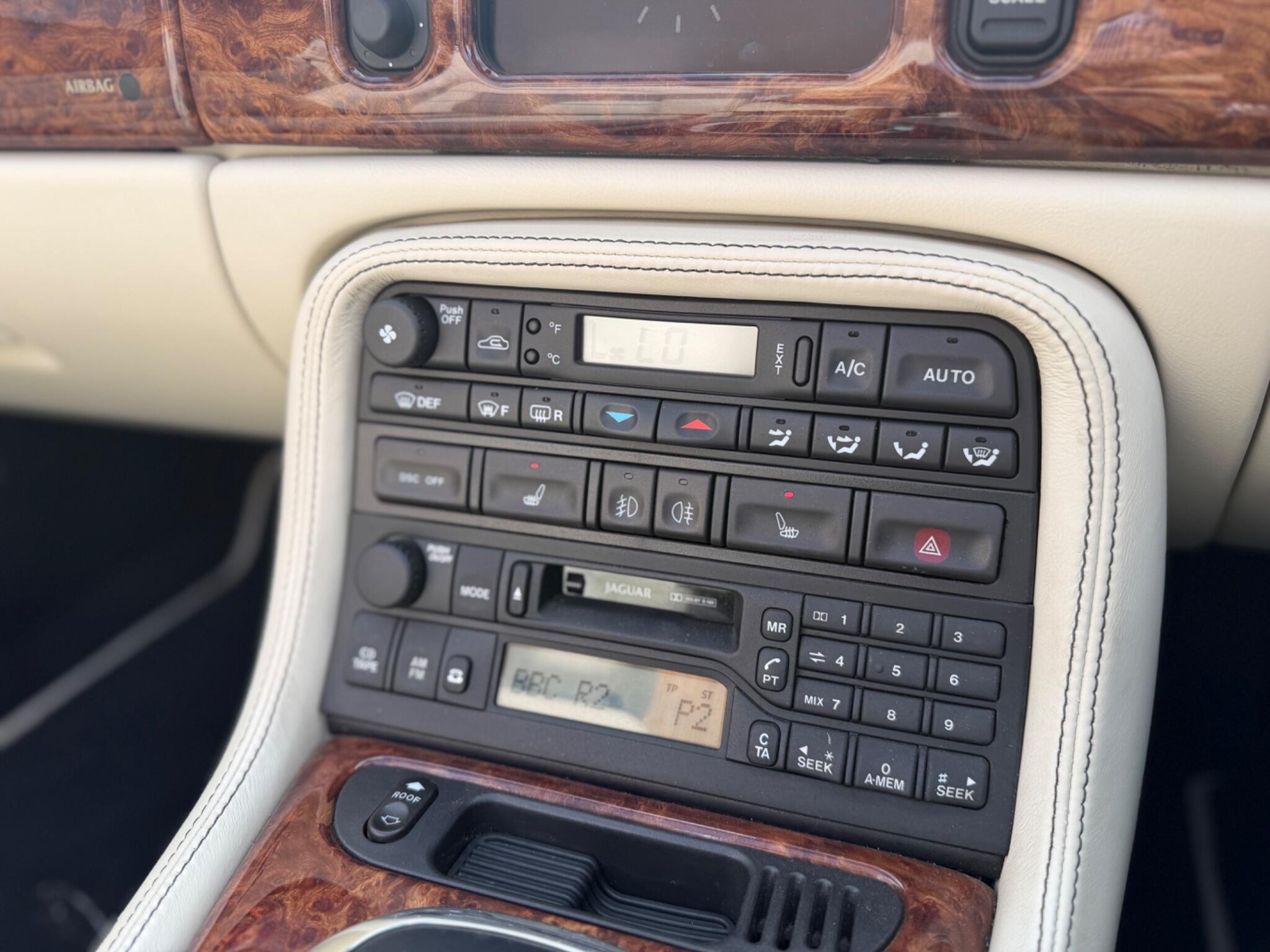 Jaguar XK8 view 32