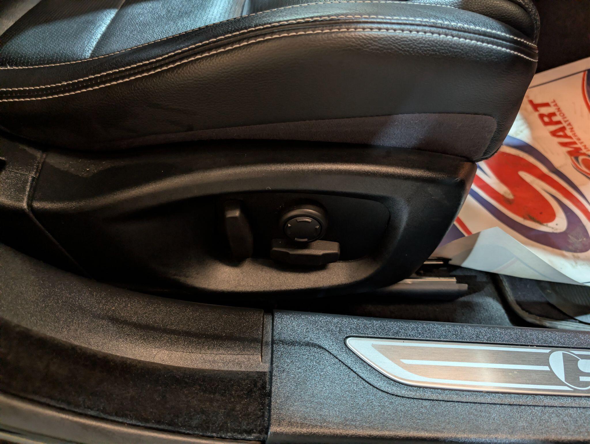 Jaguar XF view 40