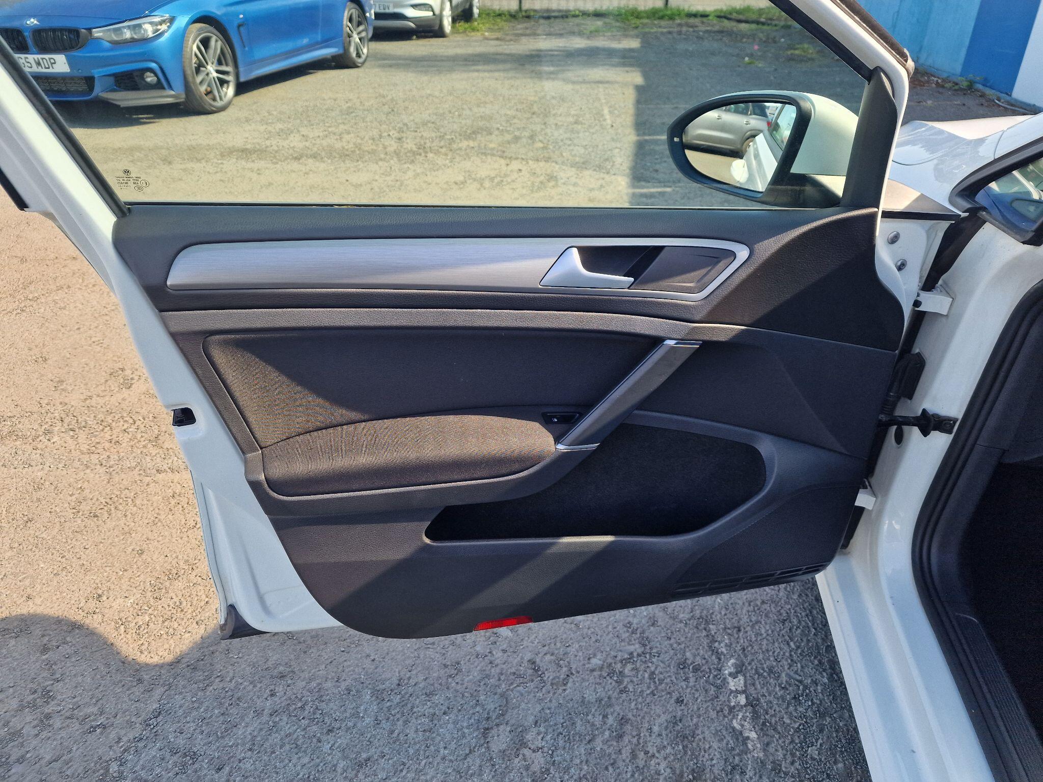 Volkswagen Golf view 38