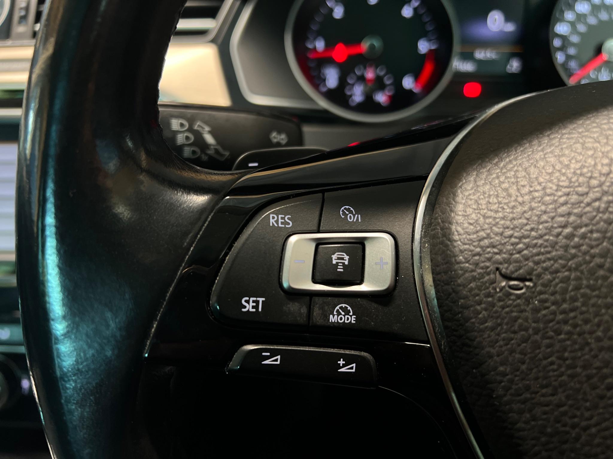 Volkswagen Passat view 24
