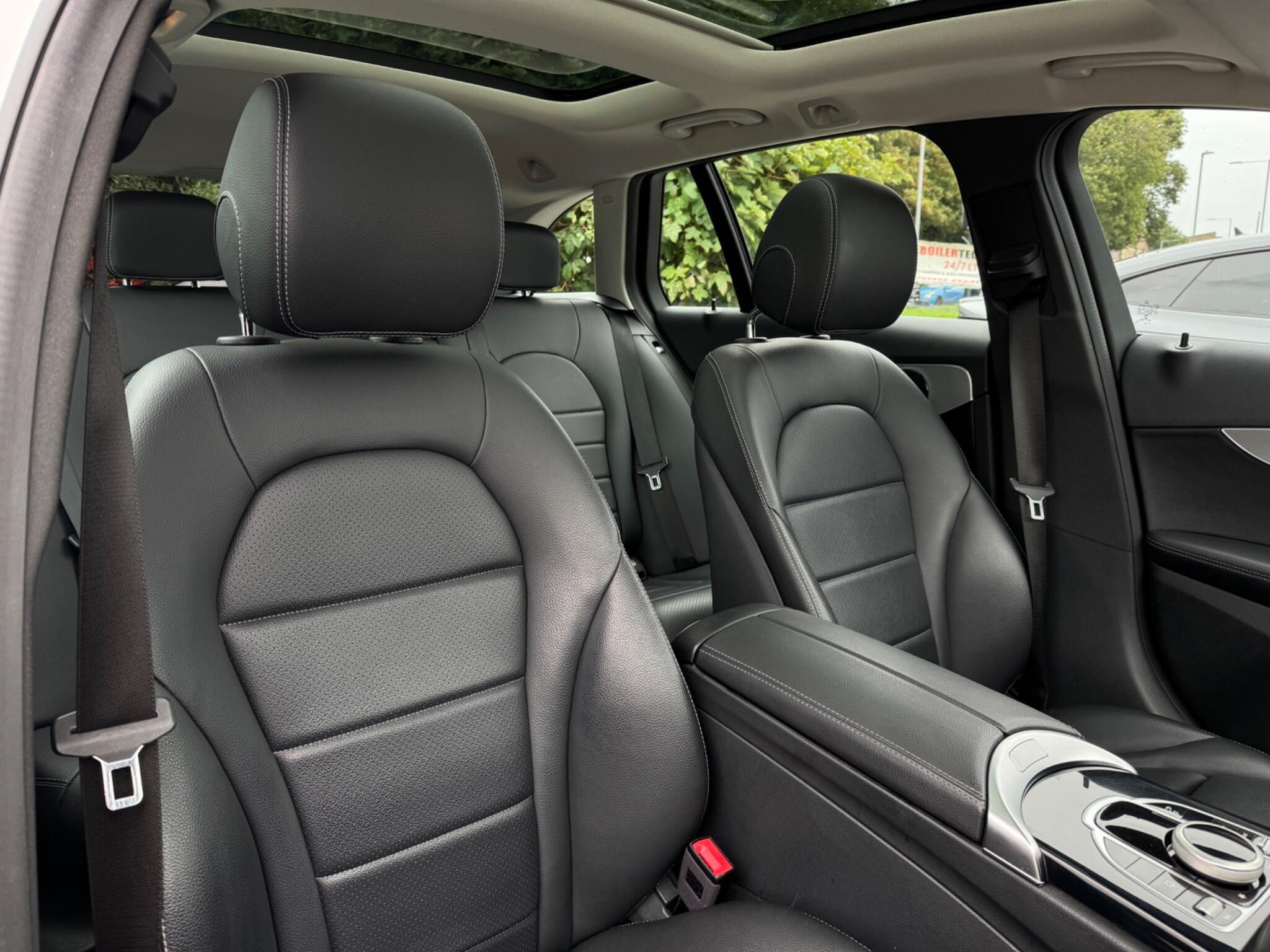 Mercedes-Benz C-Class view 22