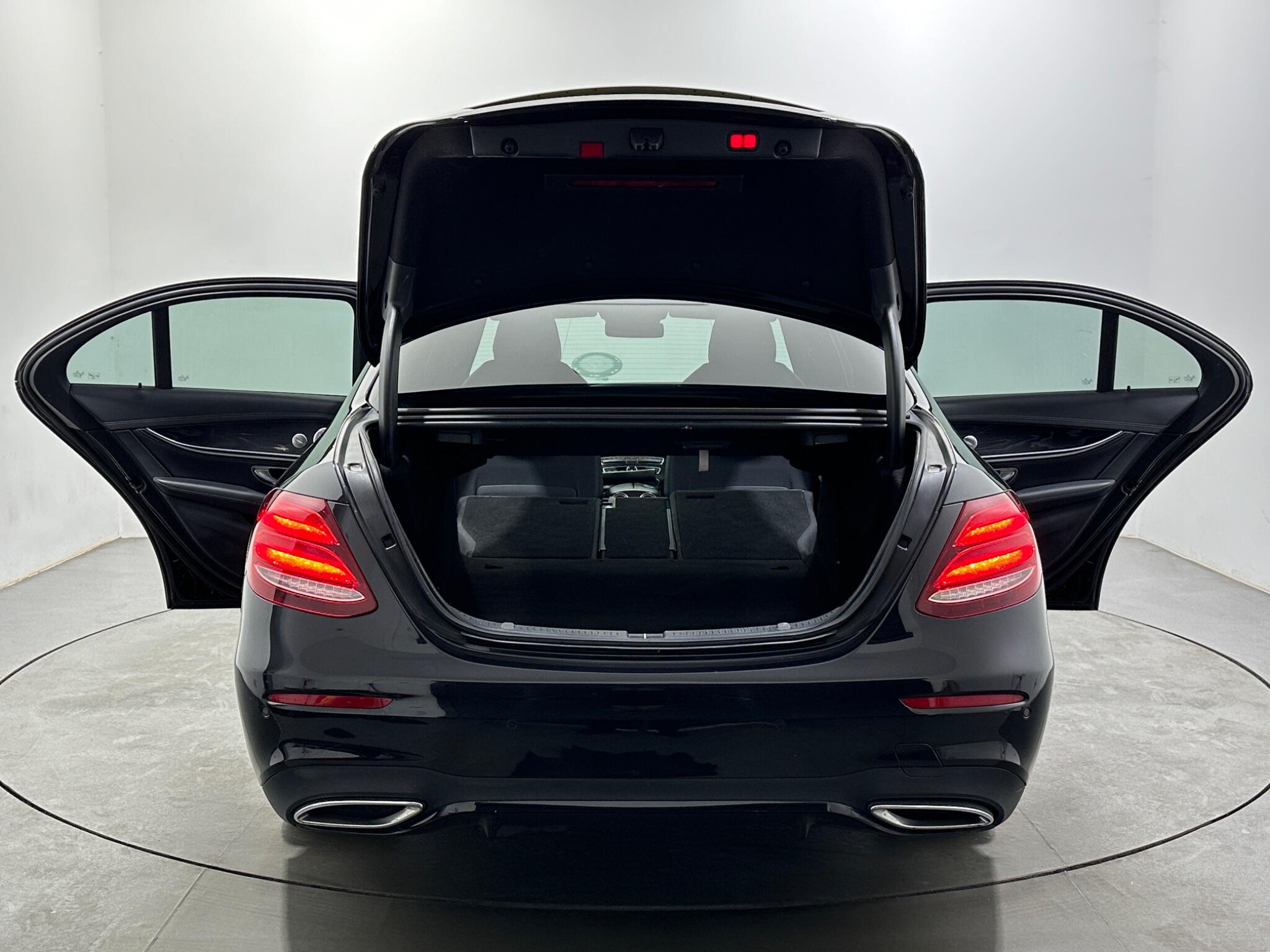 Mercedes-Benz E-Class view 43