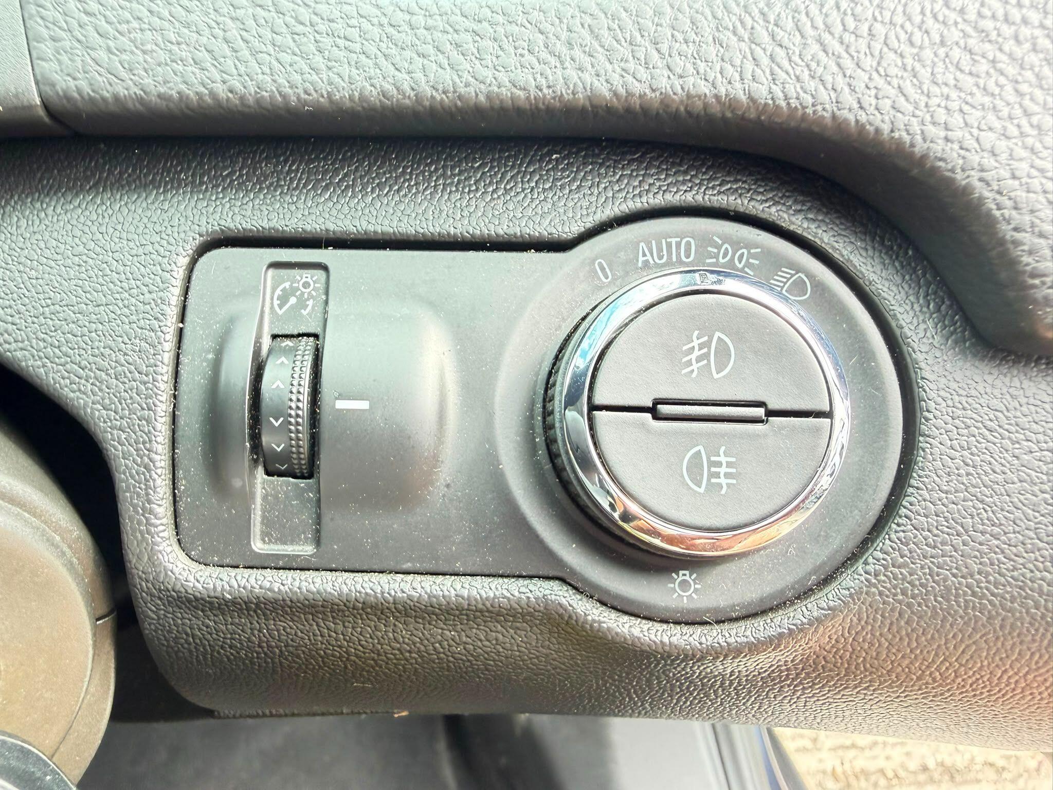 Vauxhall Insignia view 26