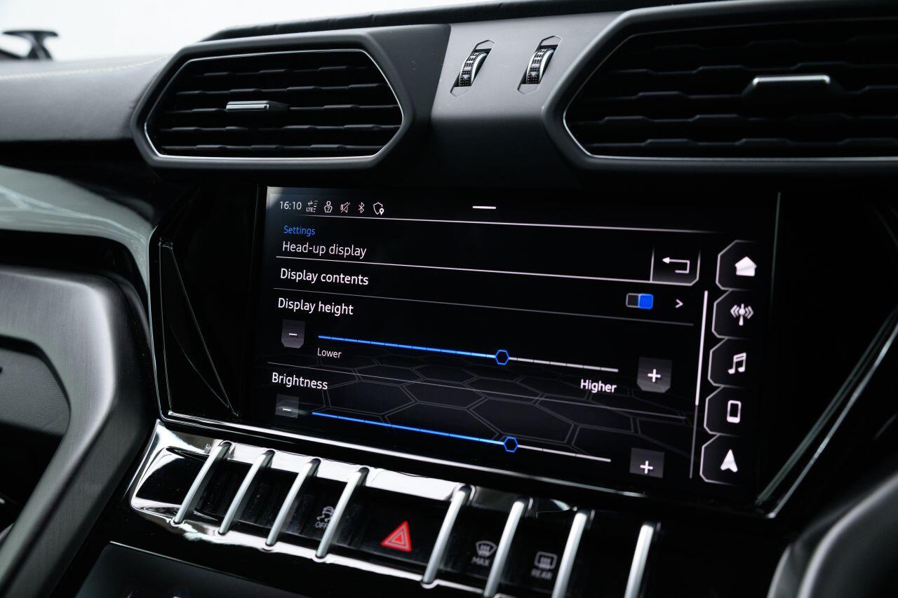 Lamborghini Urus view 97