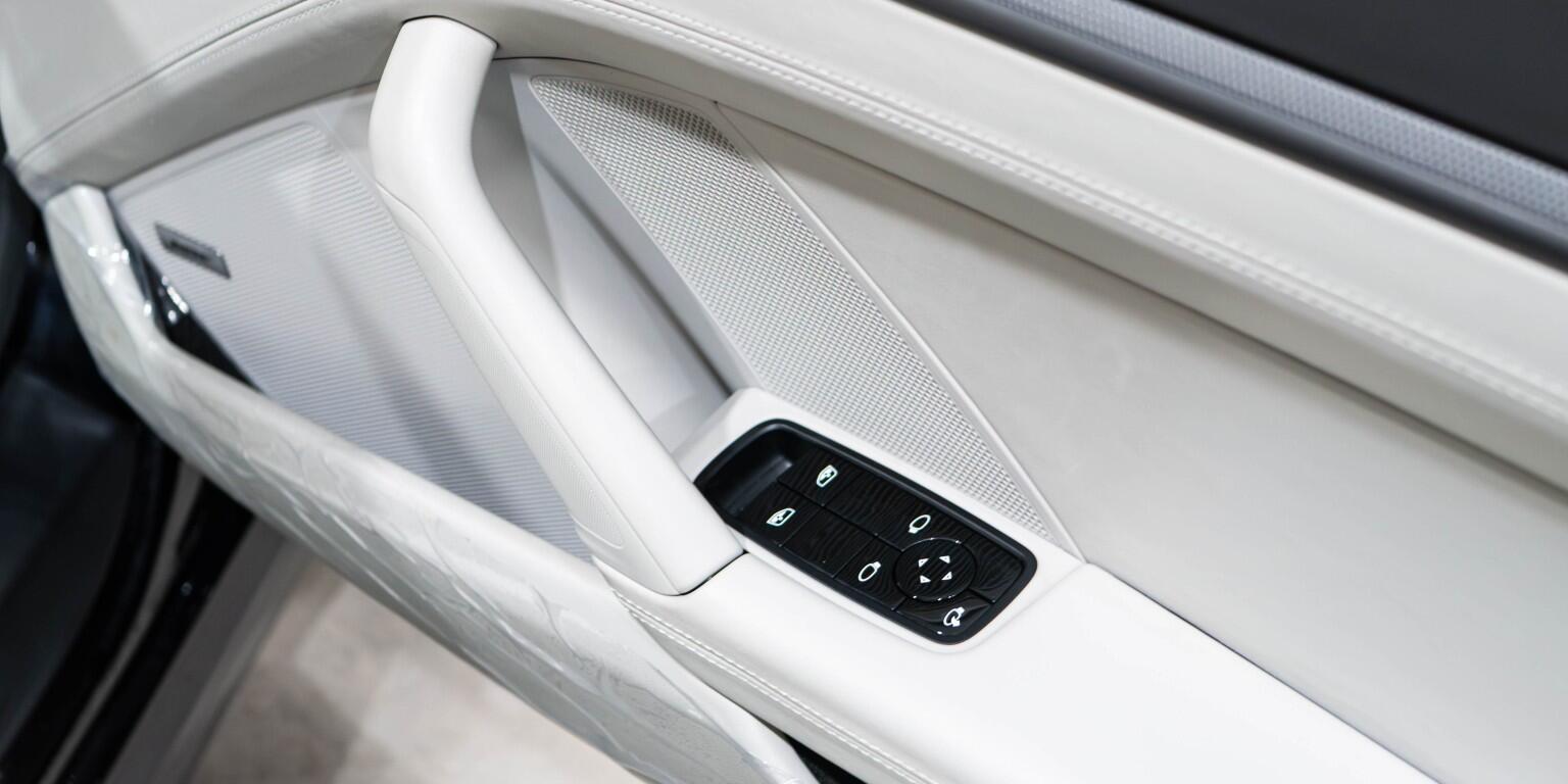Porsche 911 view 25