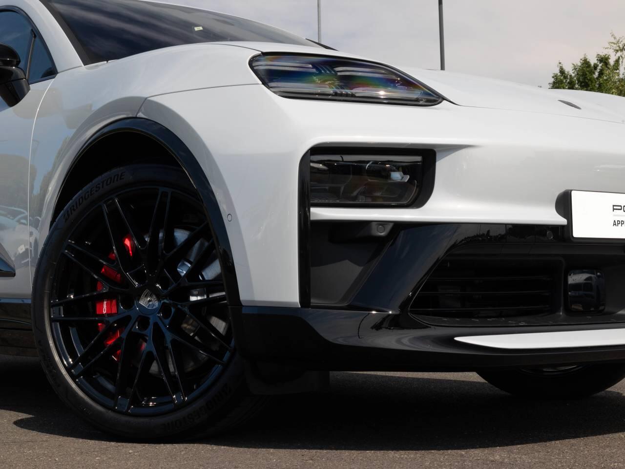 Porsche Macan view 35