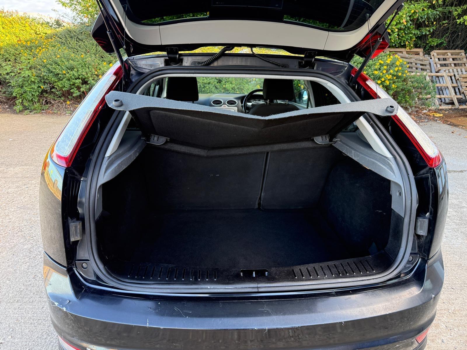 Ford Focus view 6
