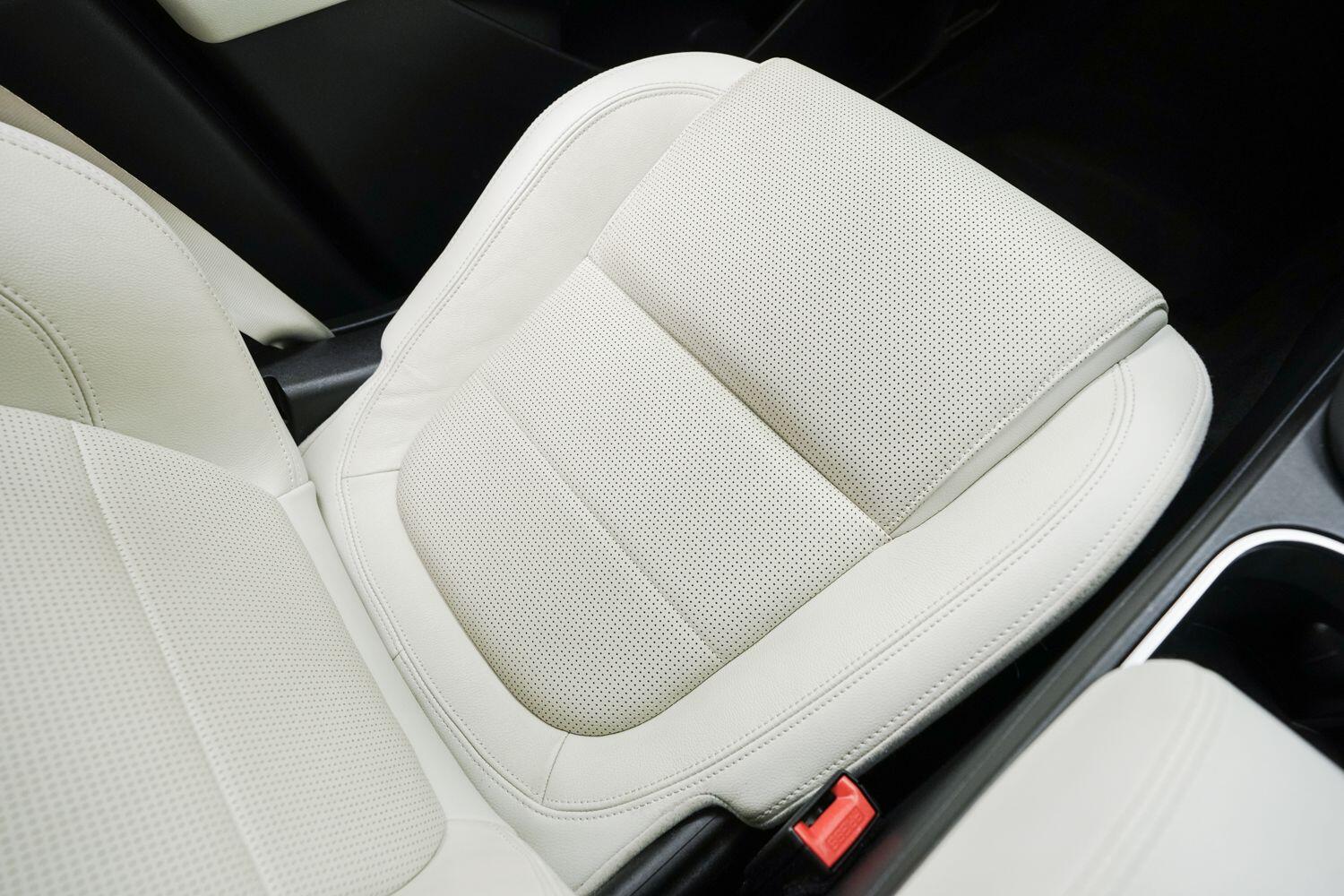 Jaguar E-Pace view 18