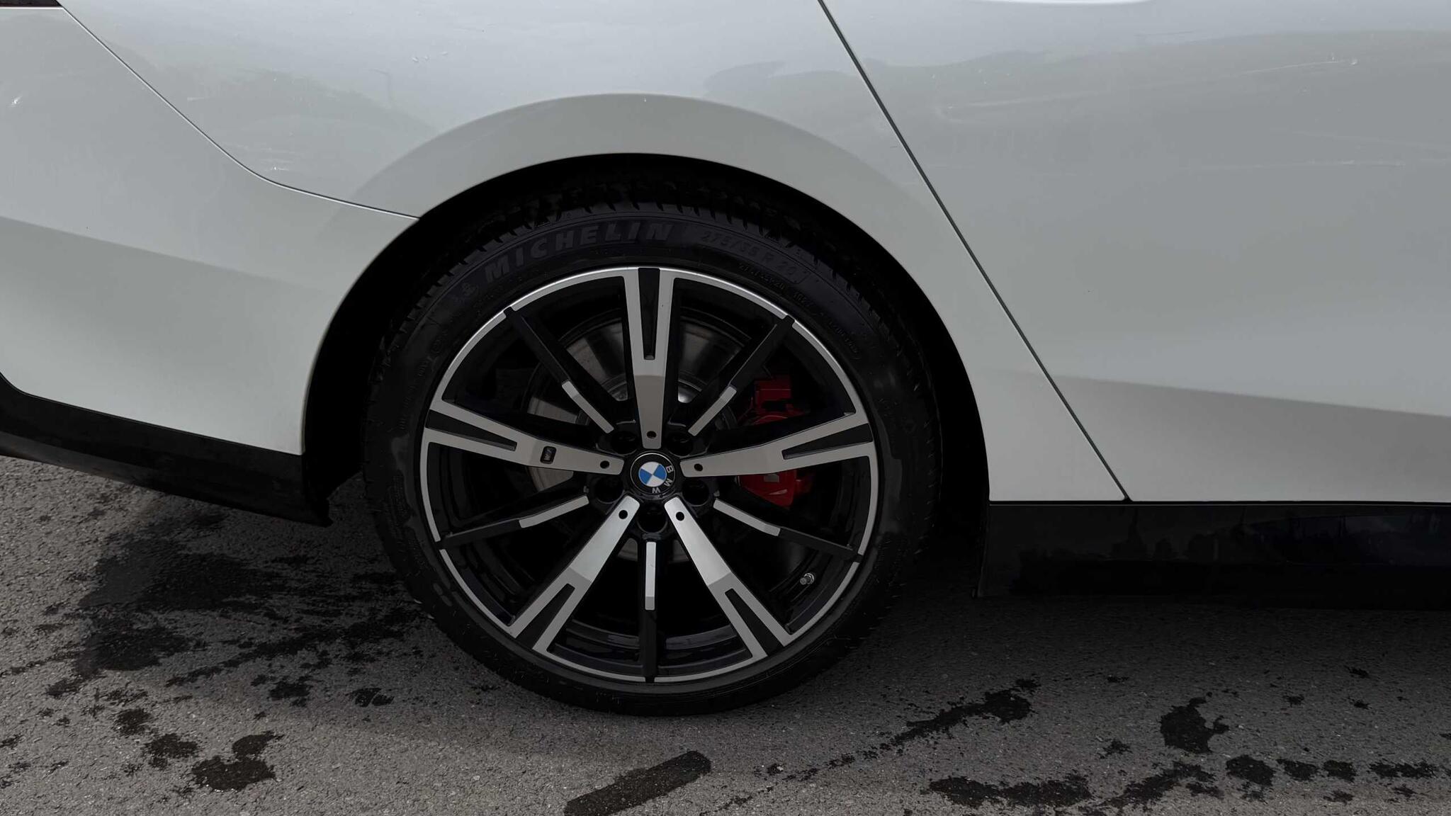 BMW 5 Series view 6