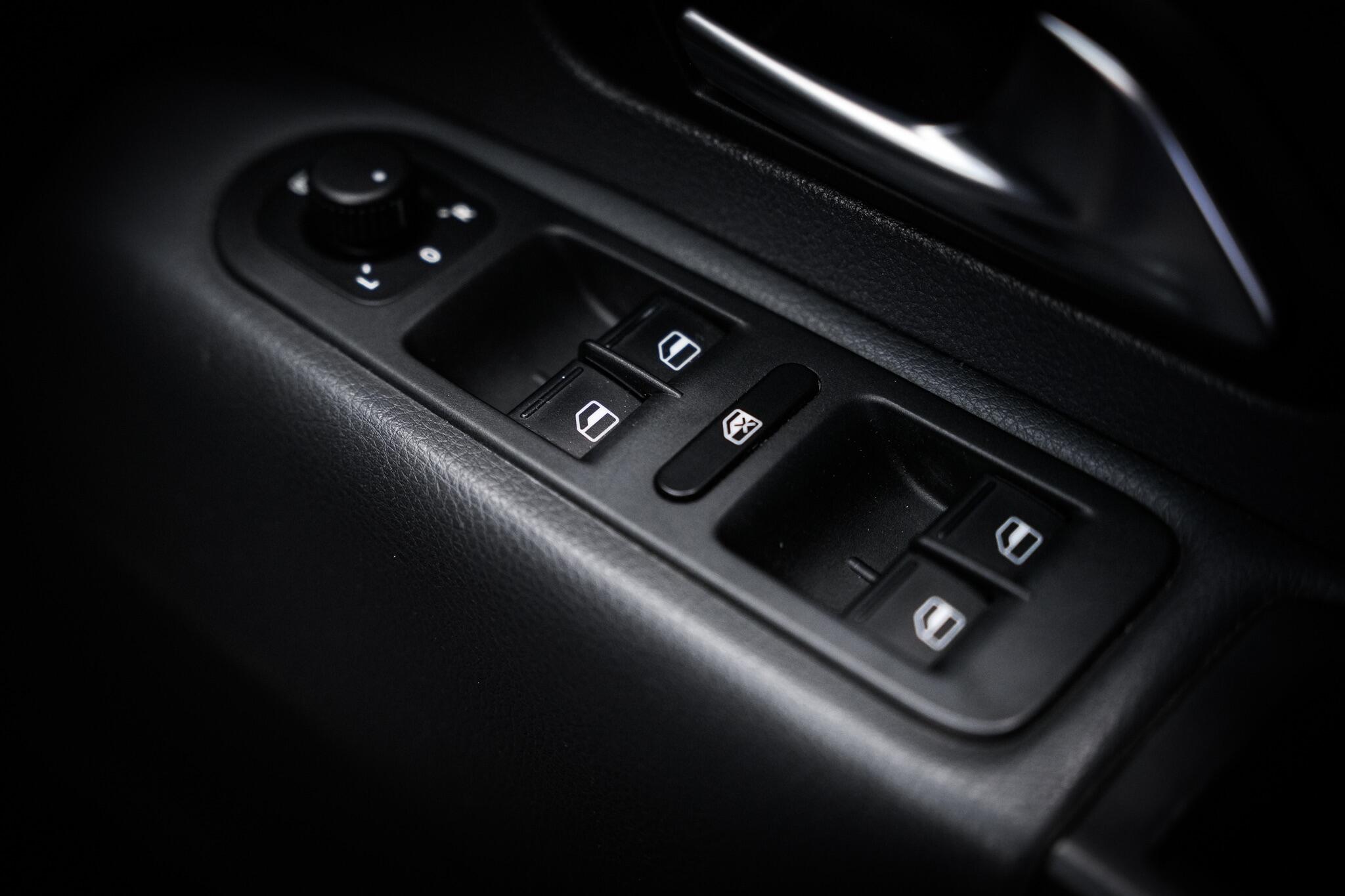 Volkswagen Amarok view 51