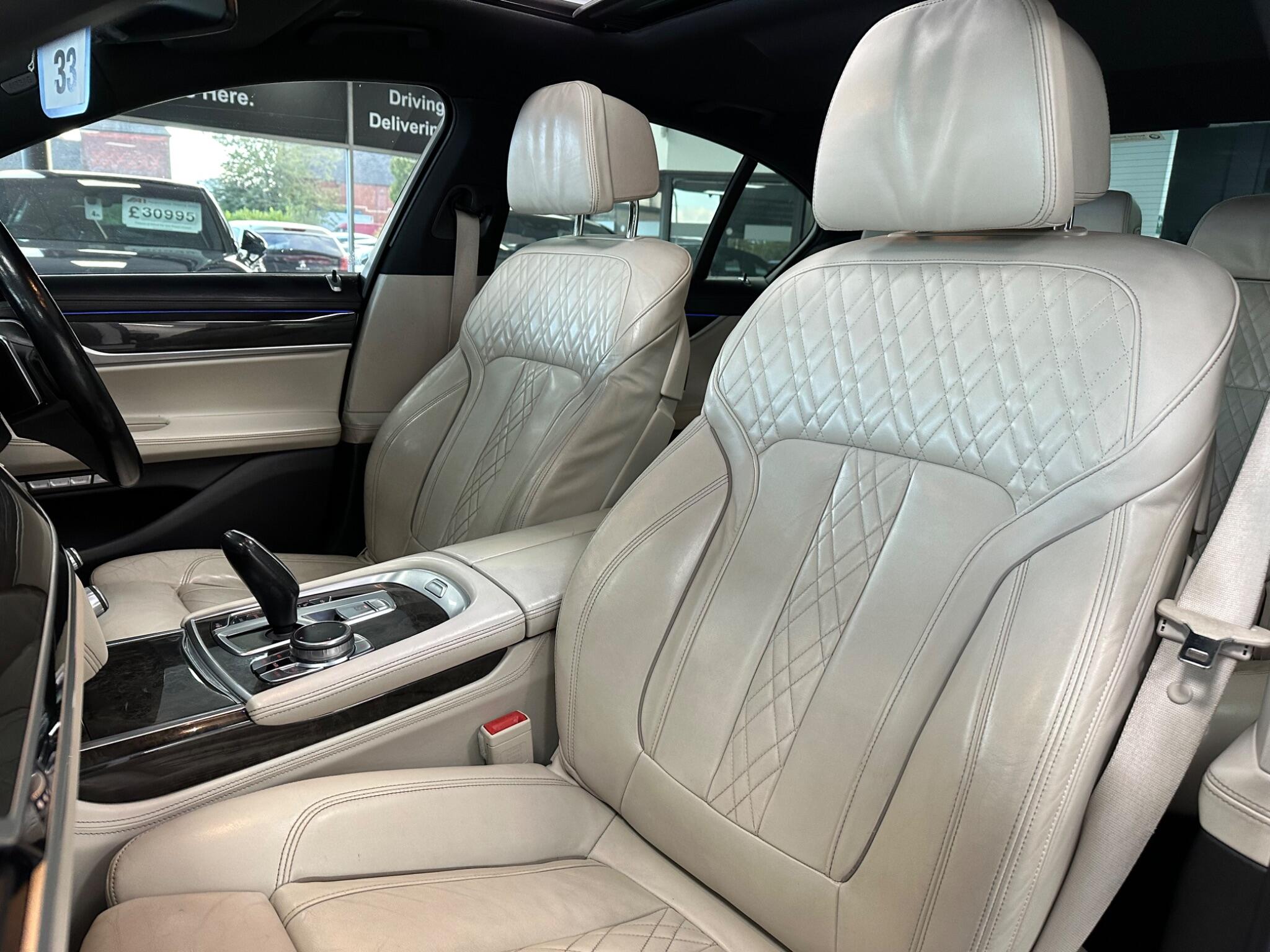 BMW 7 Series view 40