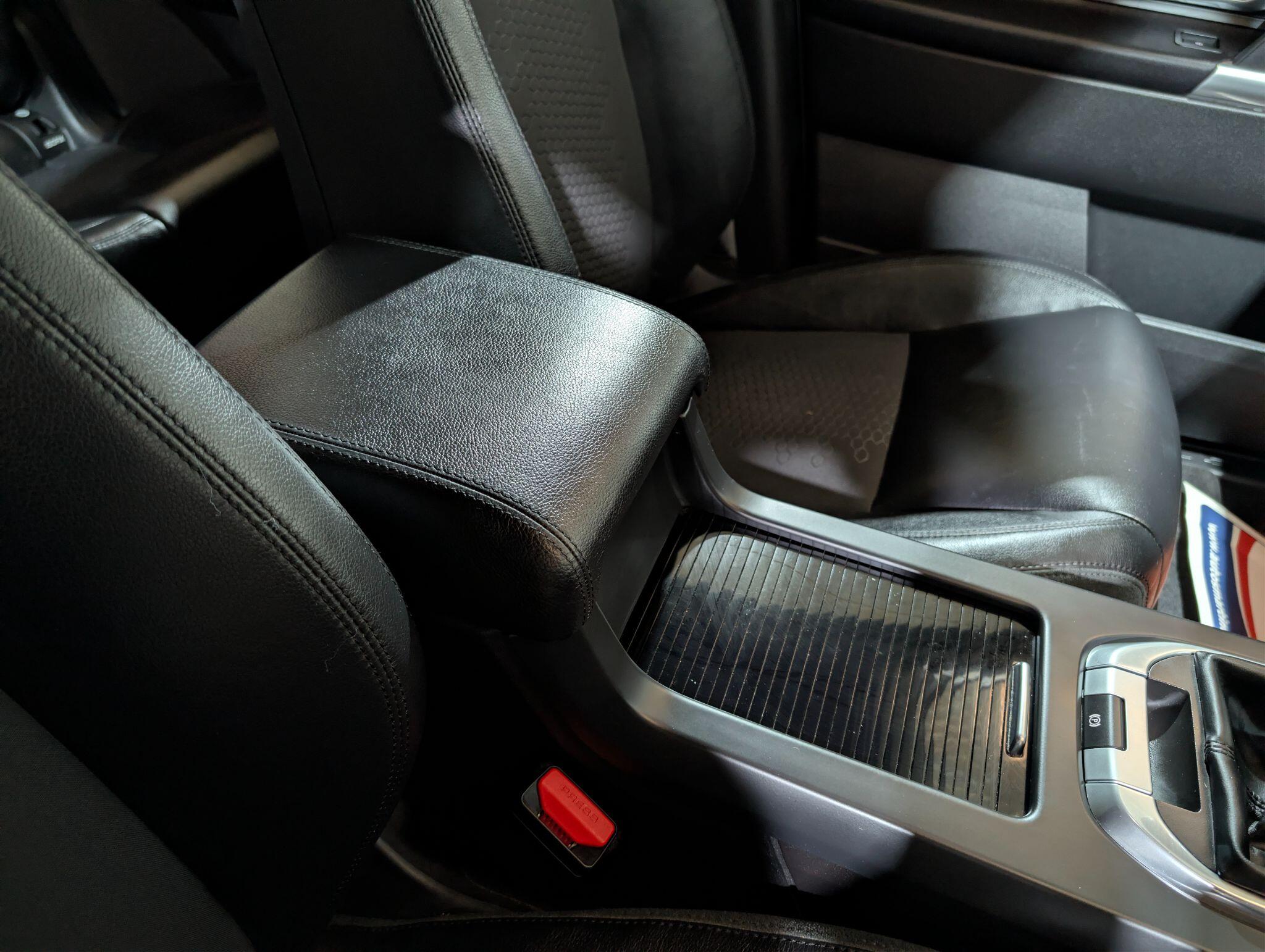 Land Rover Discovery Sport view 53
