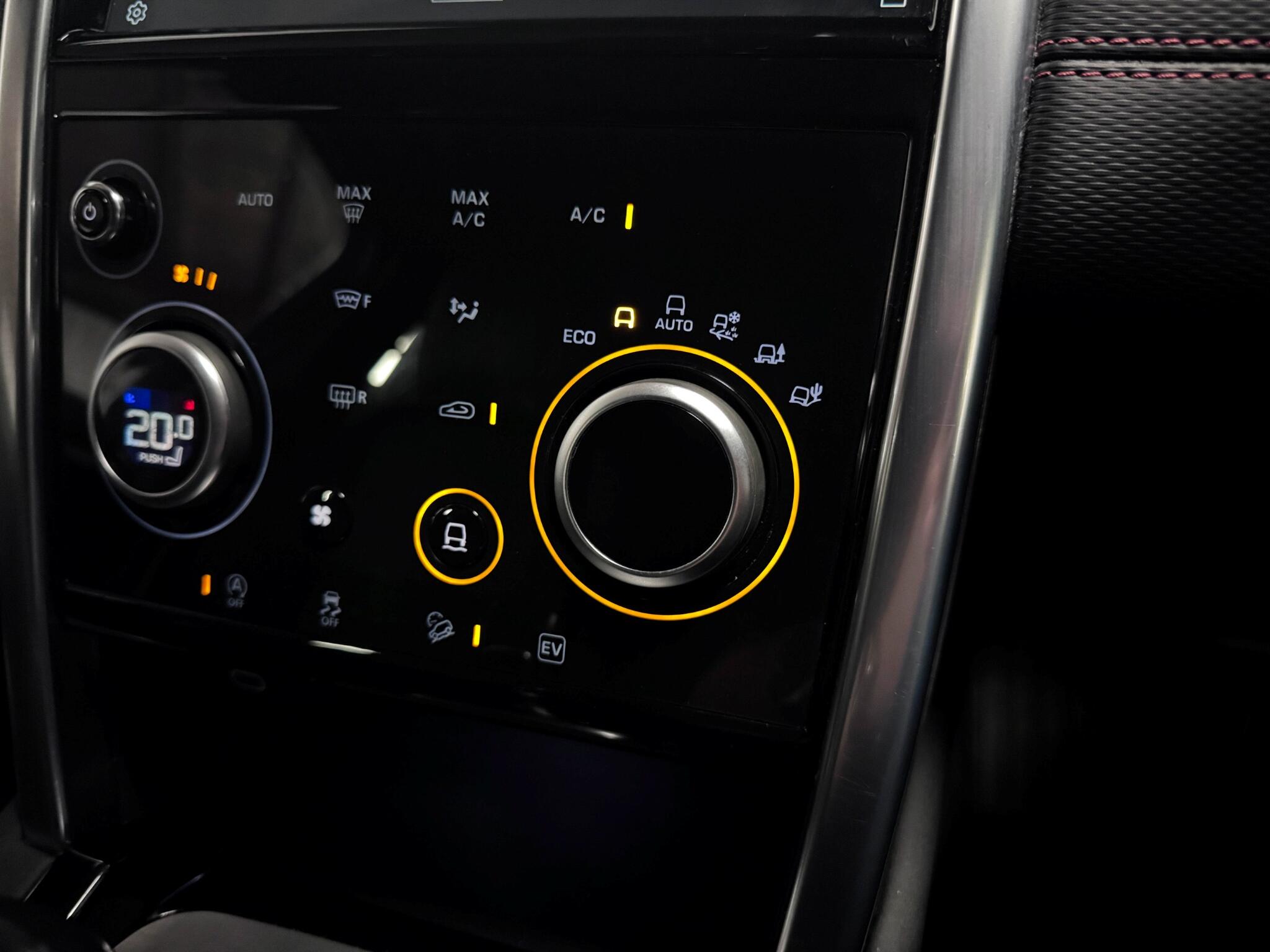 Land Rover Discovery Sport view 36