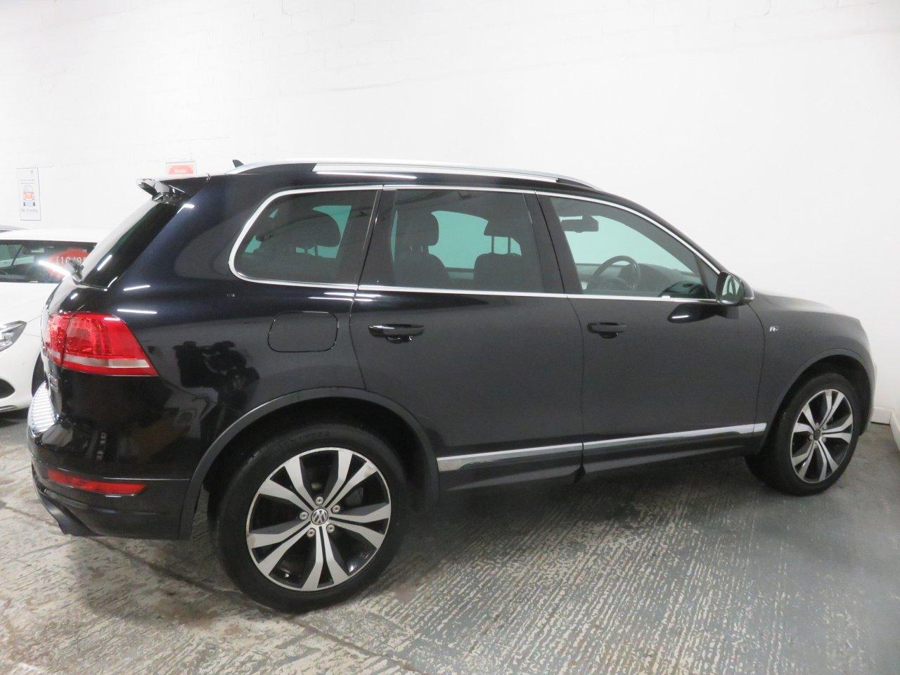 Volkswagen Touareg view 11