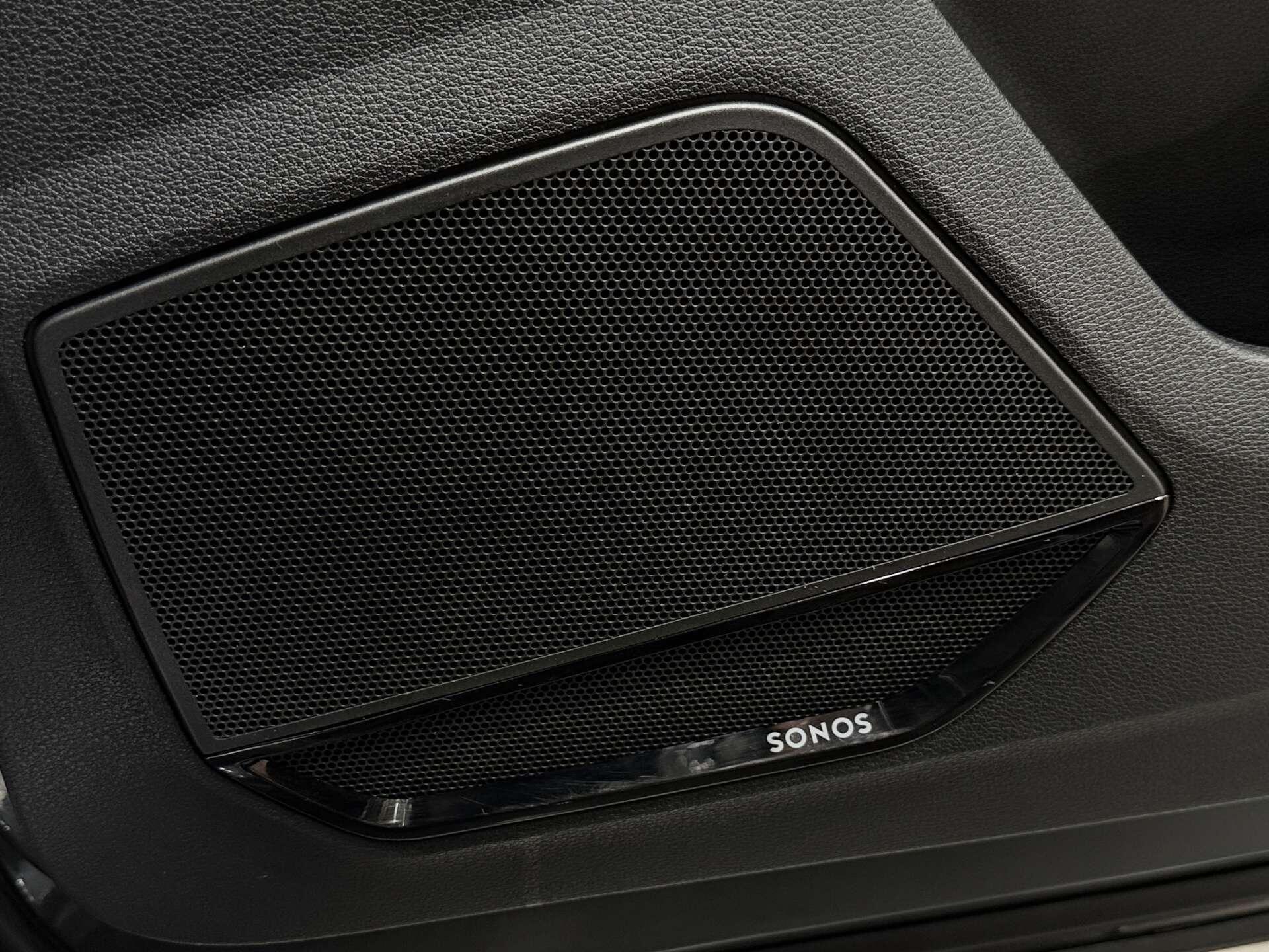 Audi RS Q3 view 38