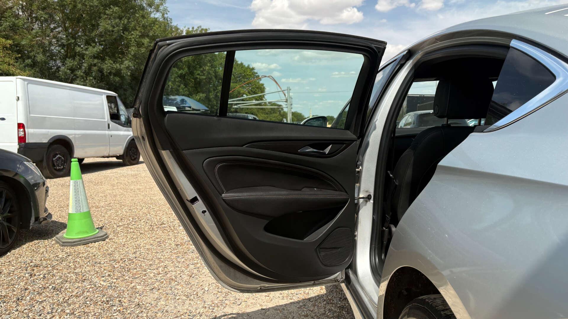 Vauxhall Insignia view 41